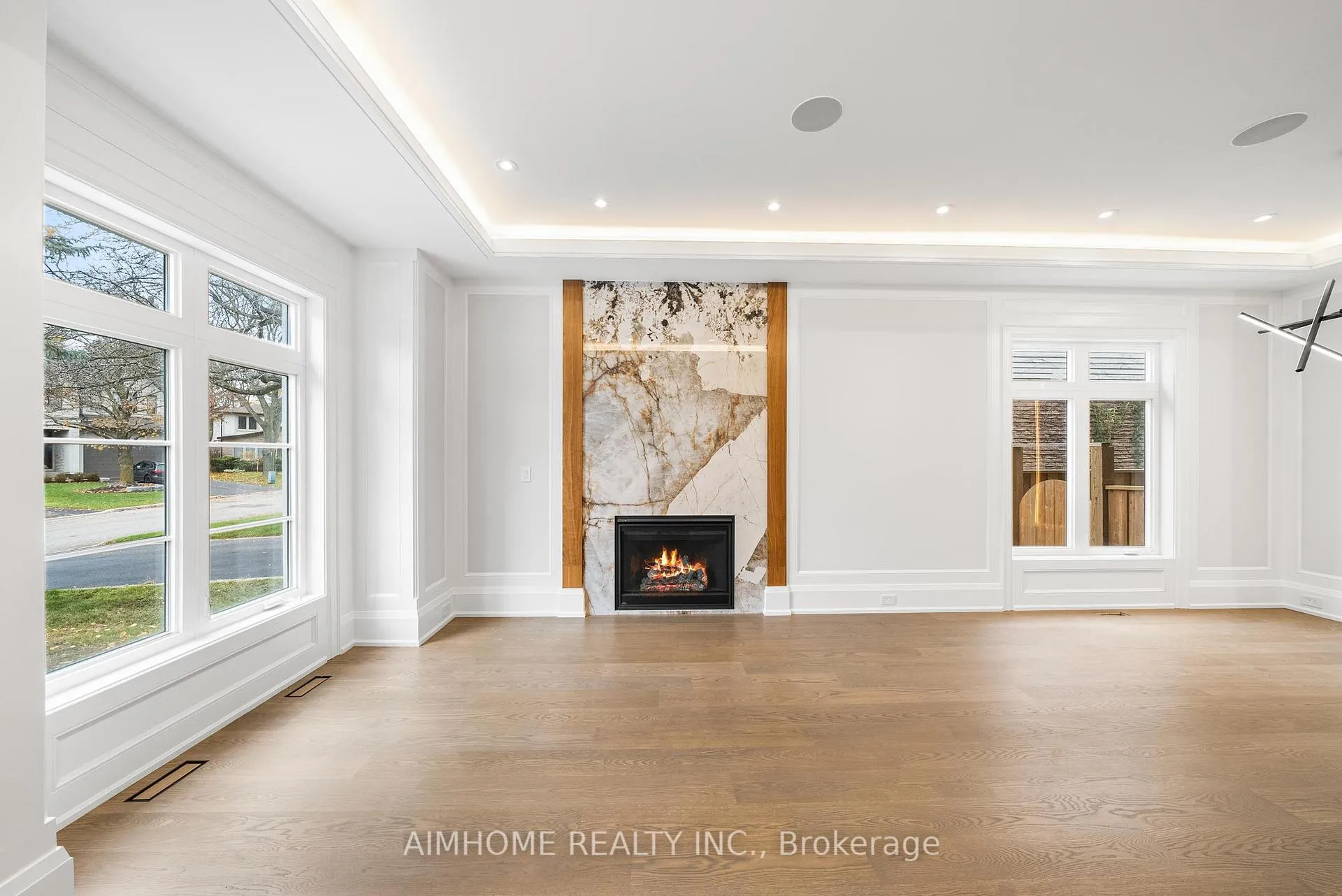 Photo 3 of 21 Summerfeldt Crescent, Markham, Unionville — HOMEH