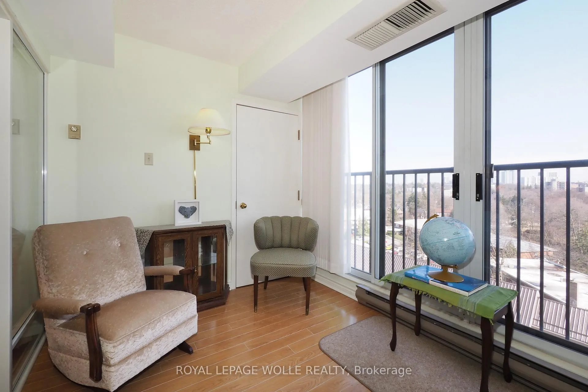 Photo 6 of Unit 1103, 4 Willow Street, Waterloo — HOMEH