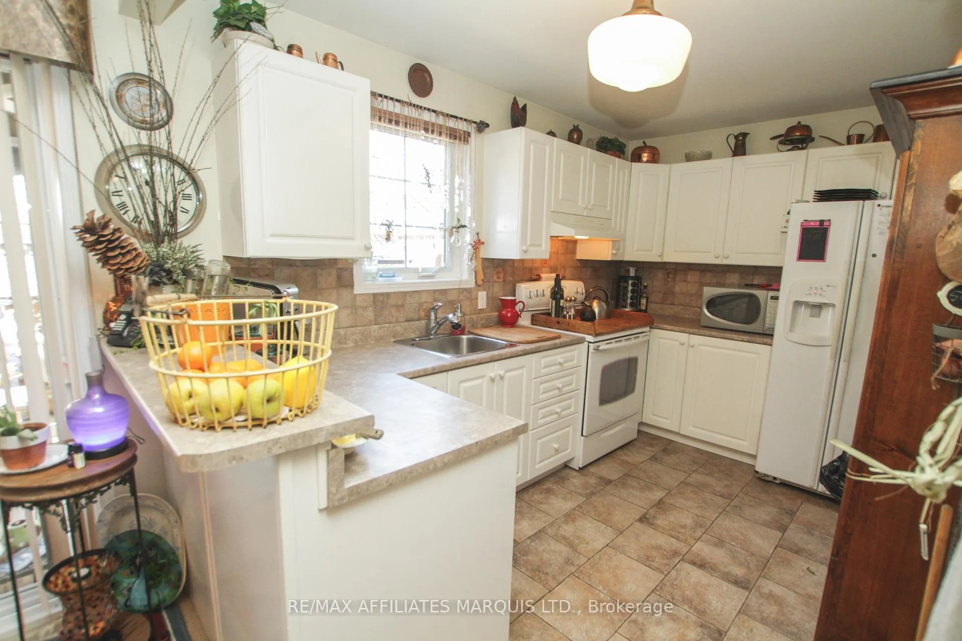 Photo 2 of 234 Hemlock Crescent, Cornwall — HOMEH