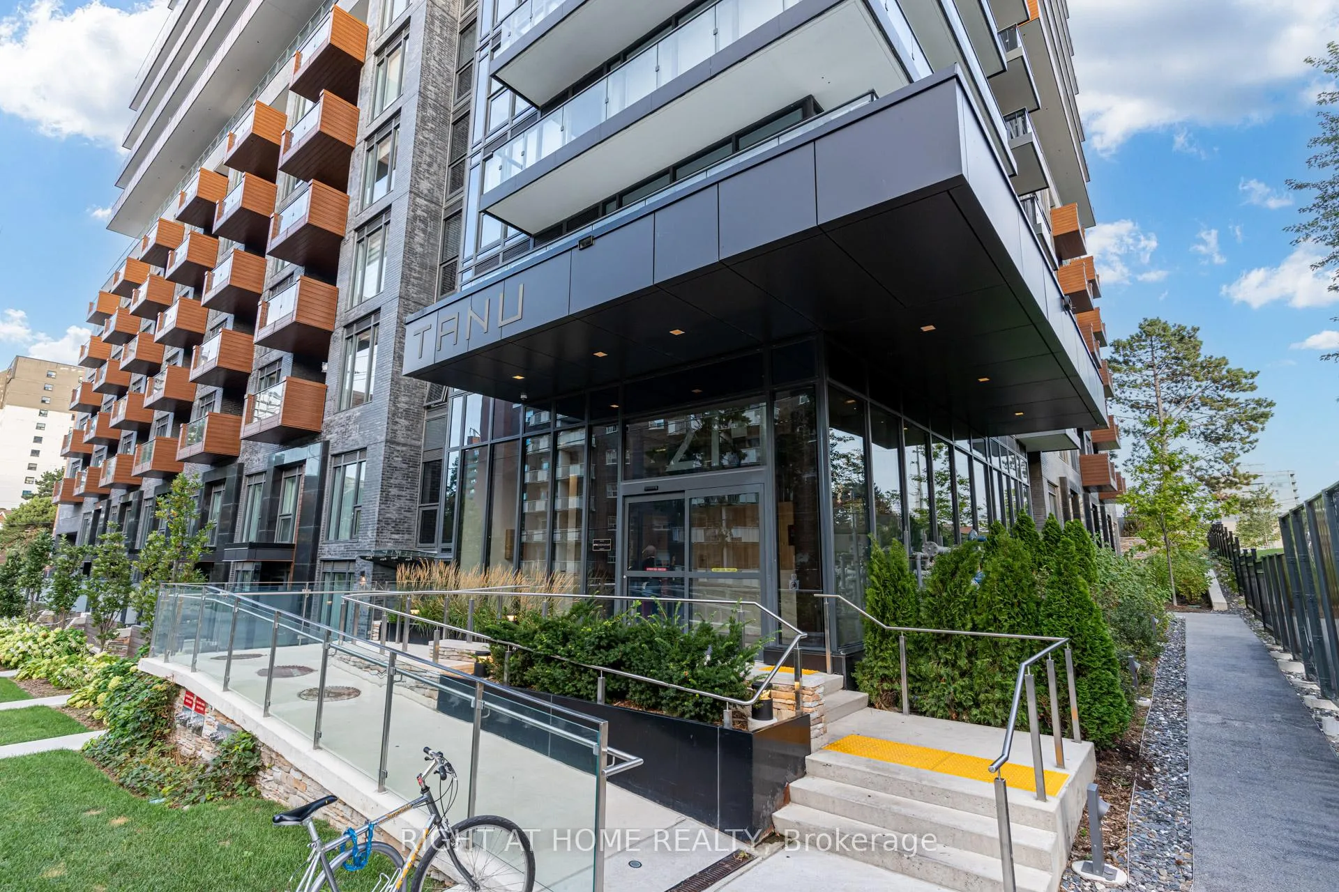 Front of Unit 506, 21 Park Street E