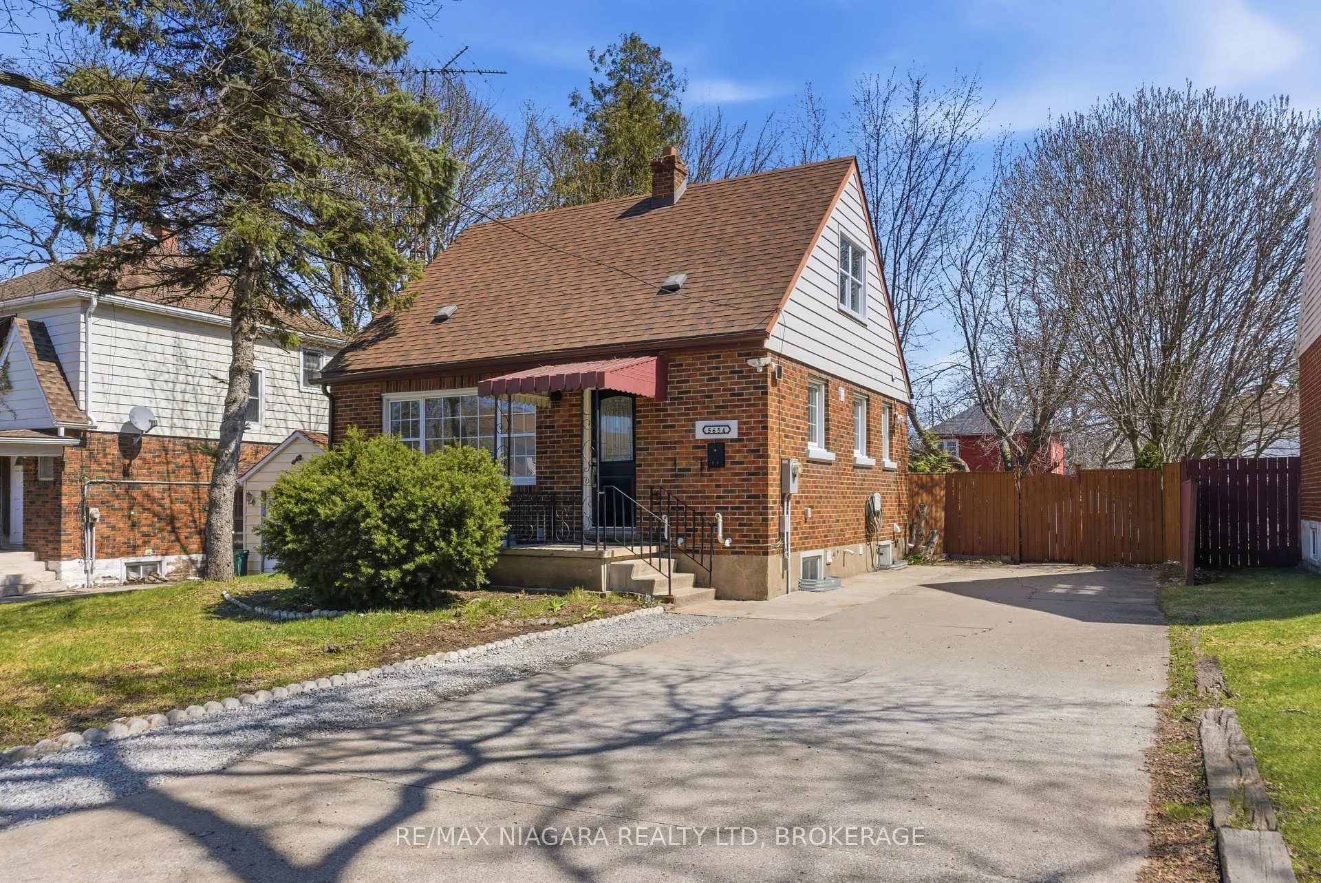 Front of 5654 Drummond Road