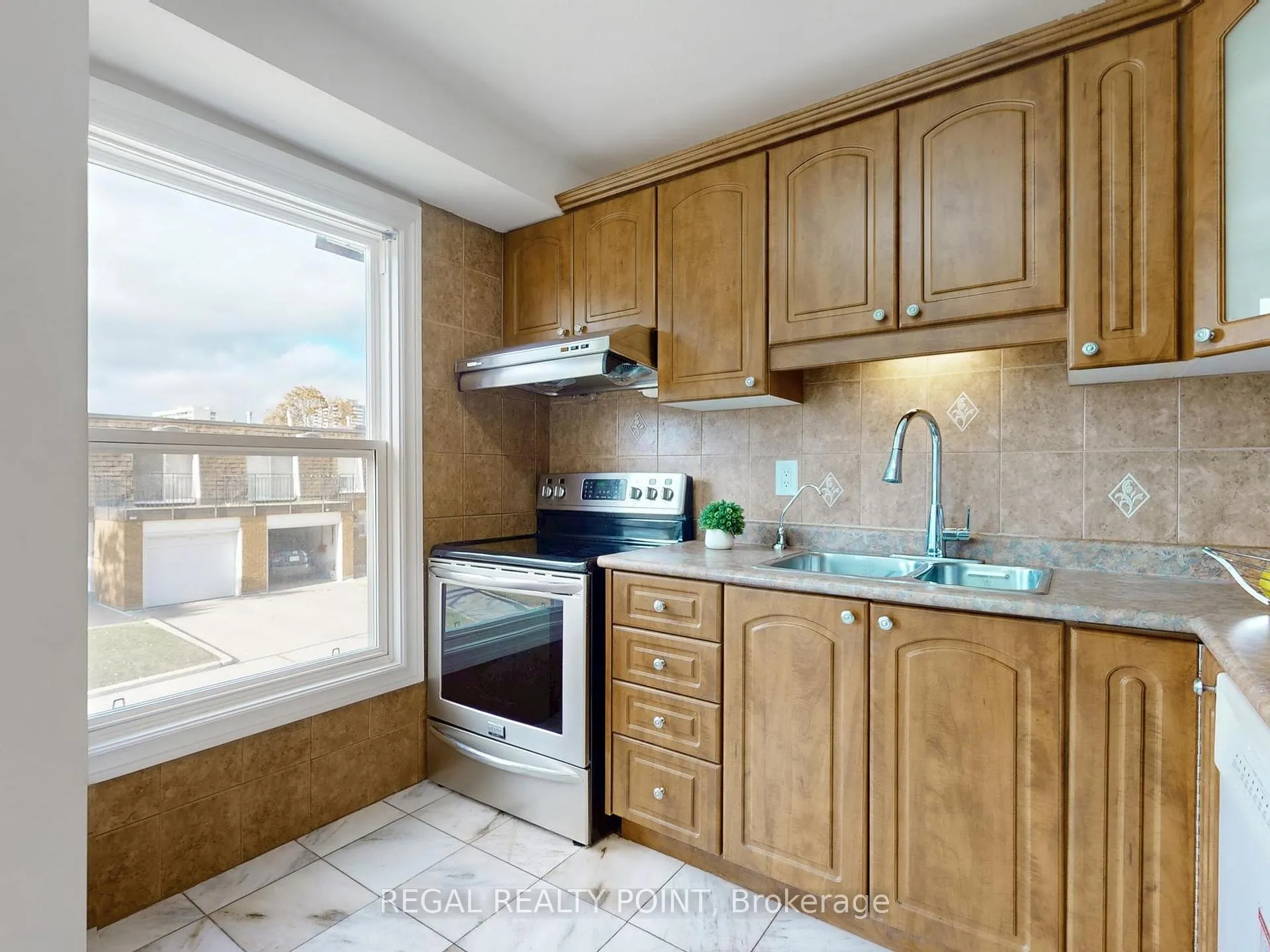 Photo 13 of Unit 63, 100 Bridletowne Circle, Scarborough, L'Amoreaux — HOMEH