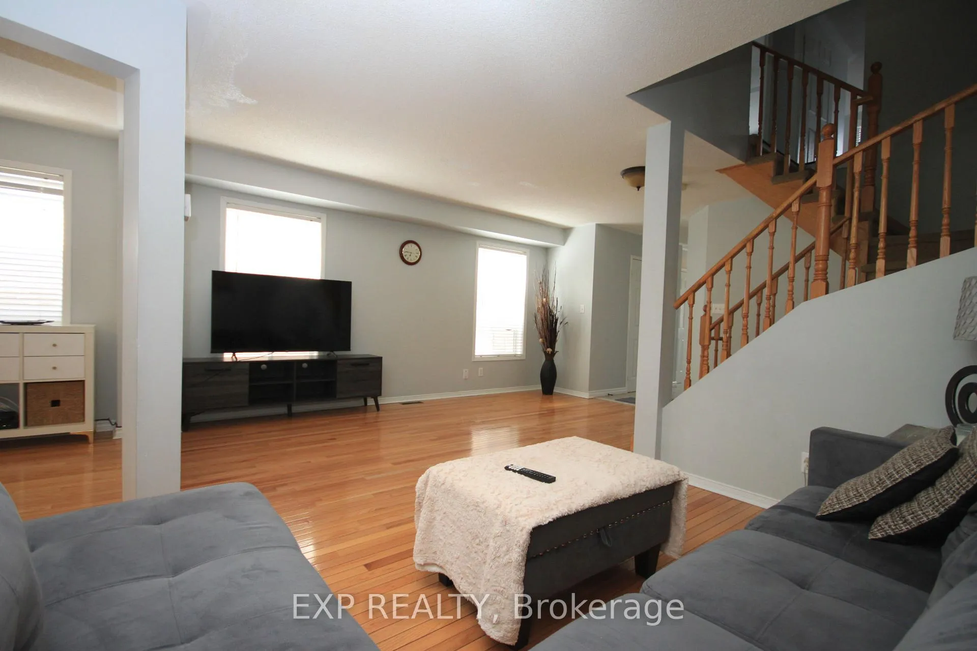 Photo 5 of 1318 Mowat Lane, Milton, Dempsey — HOMEH