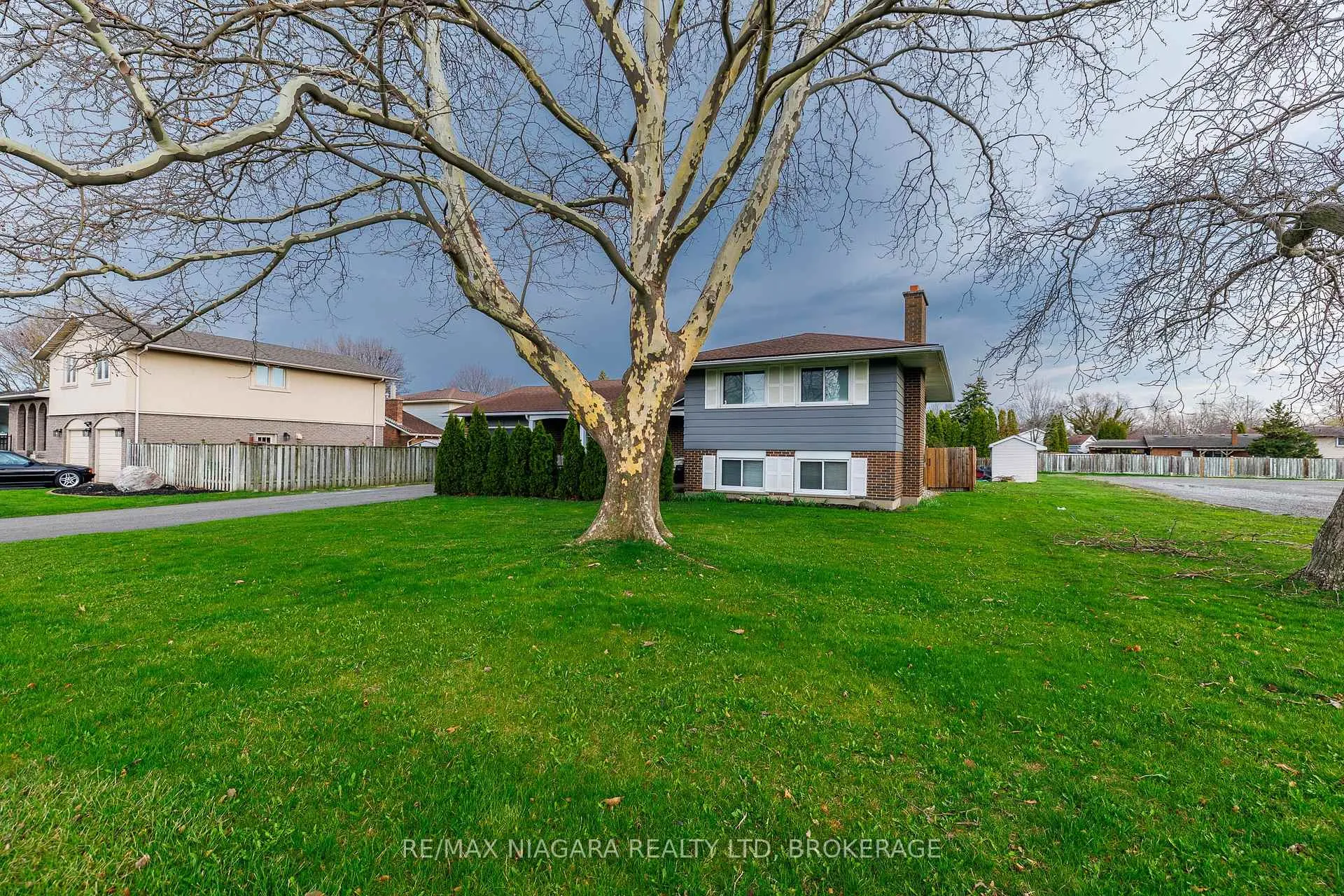 Photo 2 of 1 Royal Henley Boulevard, St. Catharines, Martindale Pond — HOMEH