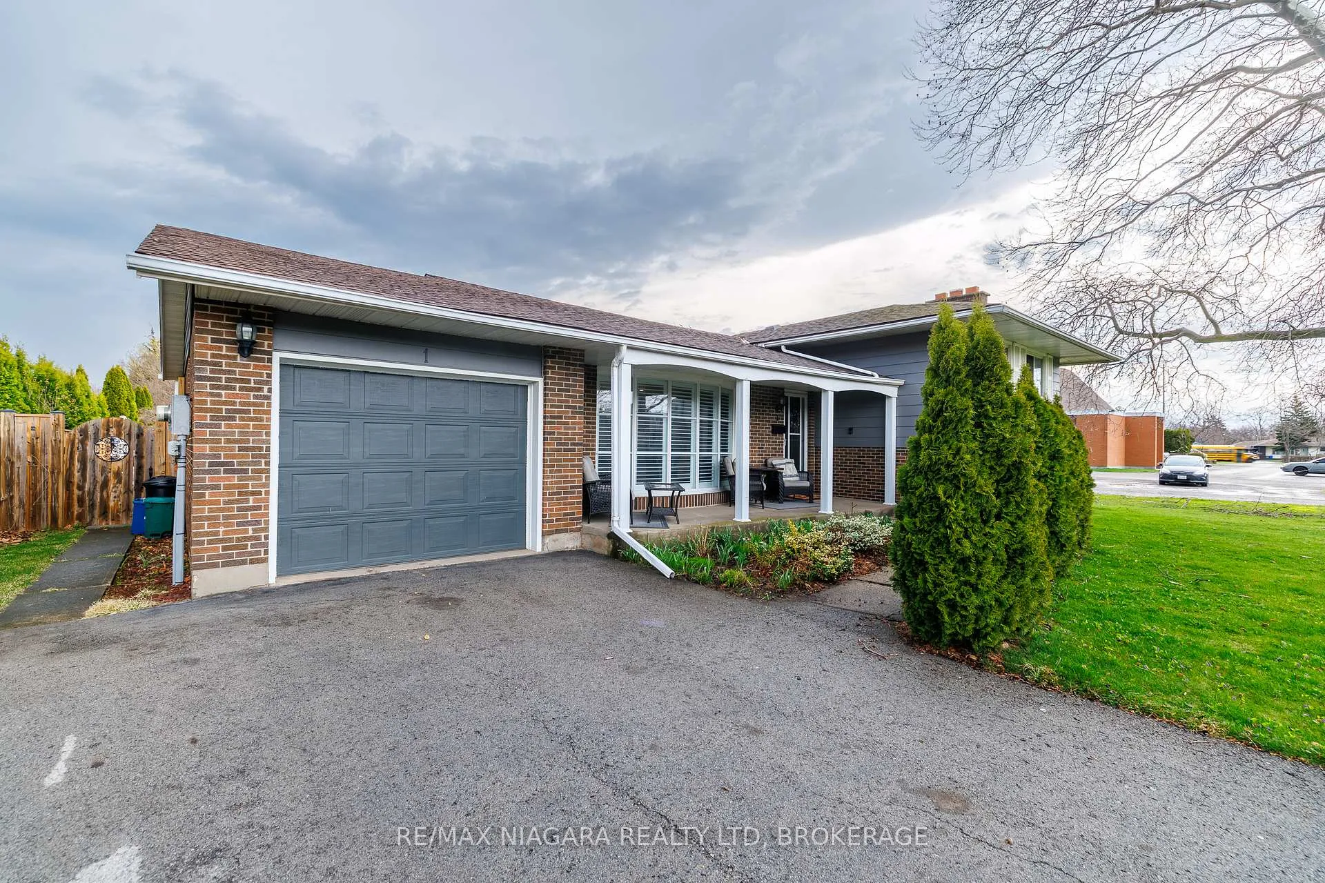 Photo 3 of 1 Royal Henley Boulevard, St. Catharines, Martindale Pond — HOMEH