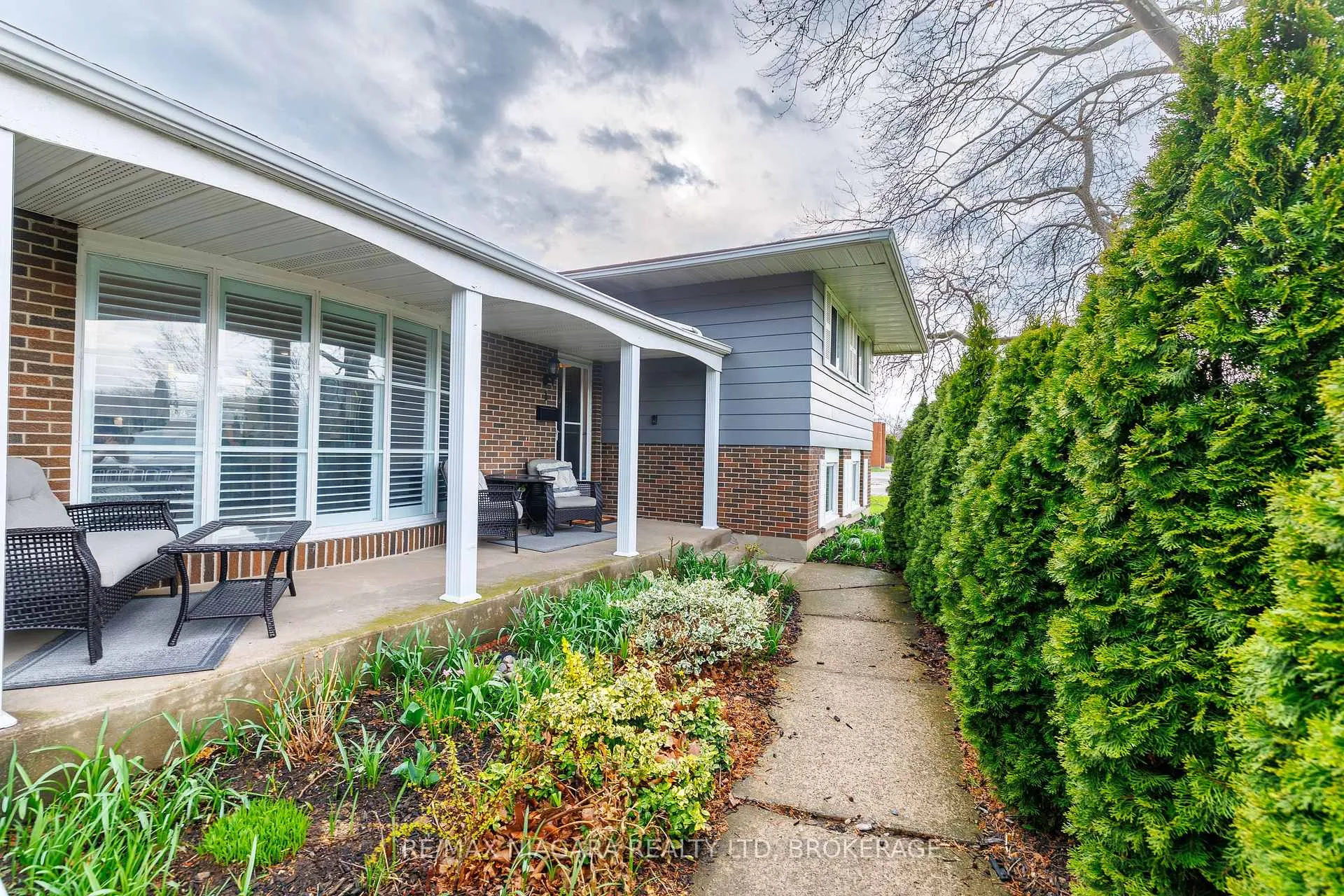 Photo 4 of 1 Royal Henley Boulevard, St. Catharines, Martindale Pond — HOMEH