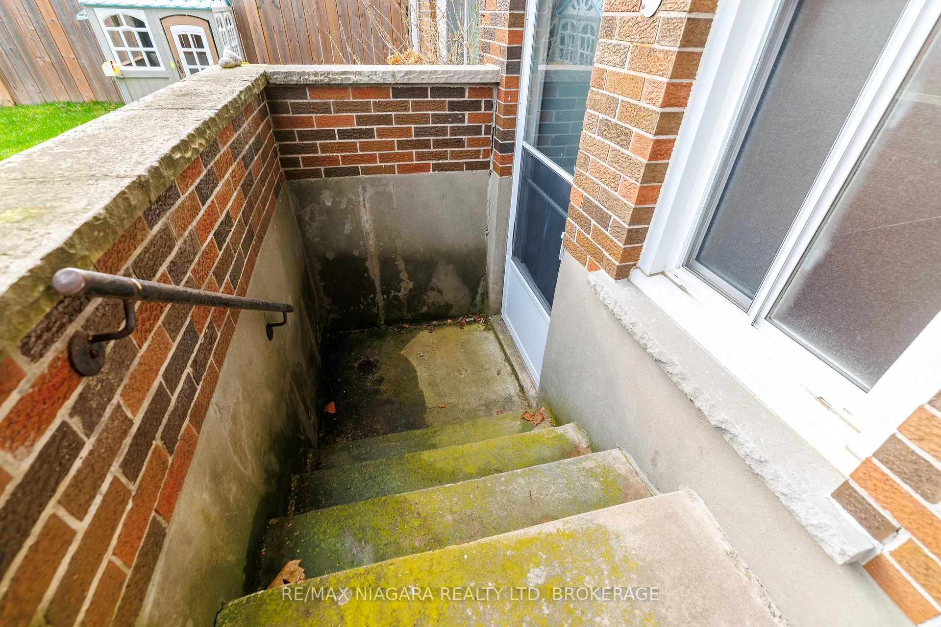 Photo 47 of 1 Royal Henley Boulevard, St. Catharines, Martindale Pond — HOMEH