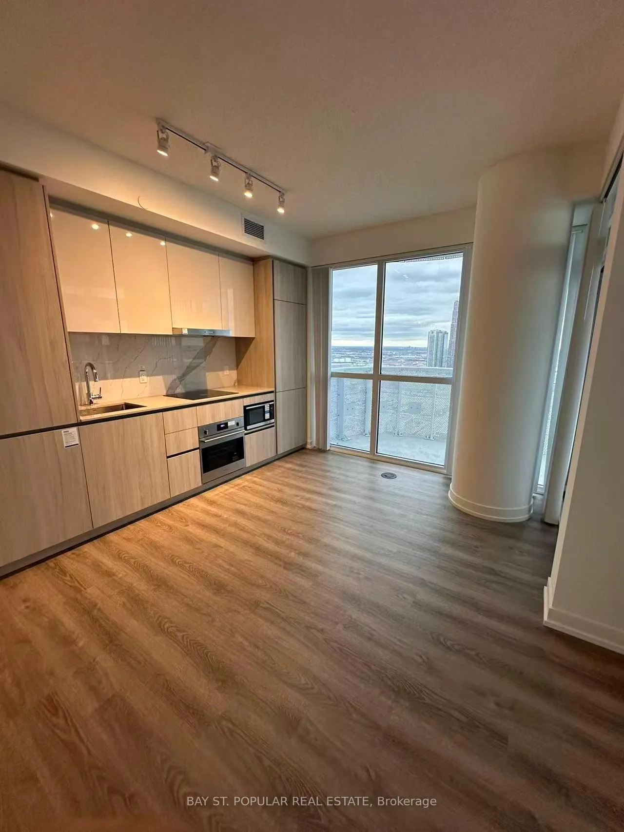 Photo 2 of Unit 3209, 8 Interchange Way, Vaughan, Vaughan Corporate Centre — HOMEH