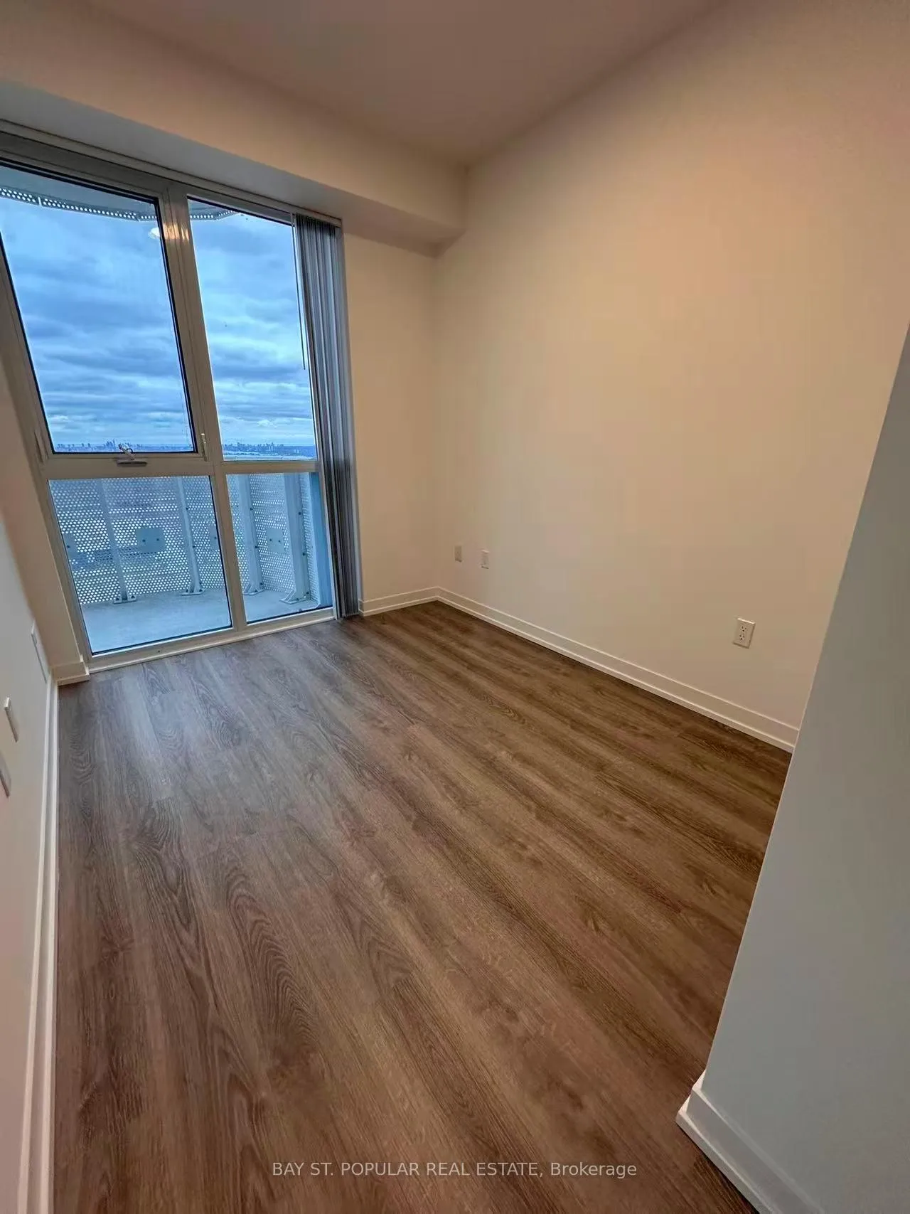 Photo 5 of Unit 3209, 8 Interchange Way, Vaughan, Vaughan Corporate Centre — HOMEH