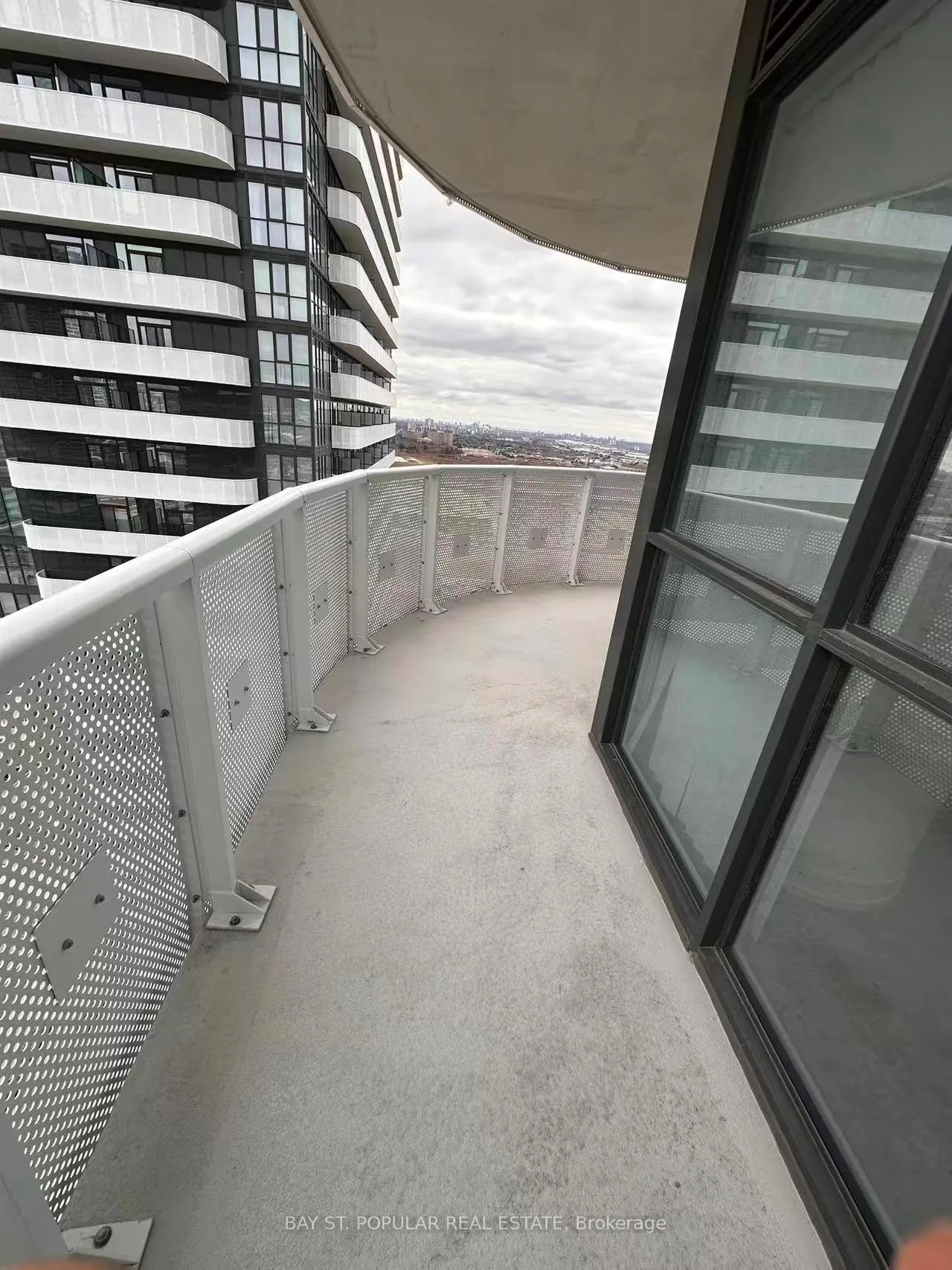 Photo 11 of Unit 3209, 8 Interchange Way, Vaughan, Vaughan Corporate Centre — HOMEH