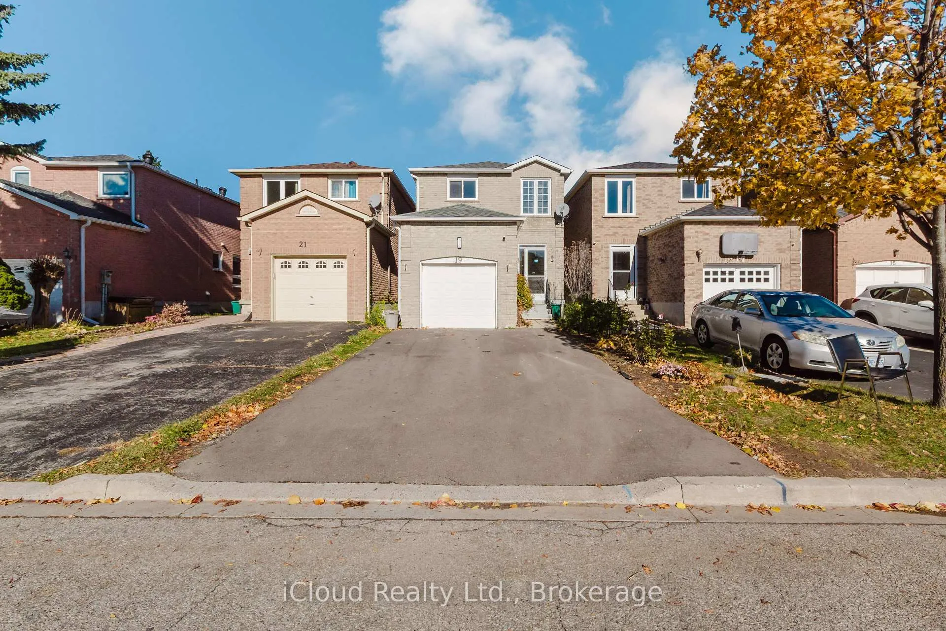 Photo 2 of 19 Goodwood Drive, Markham, Middlefield — HOMEH