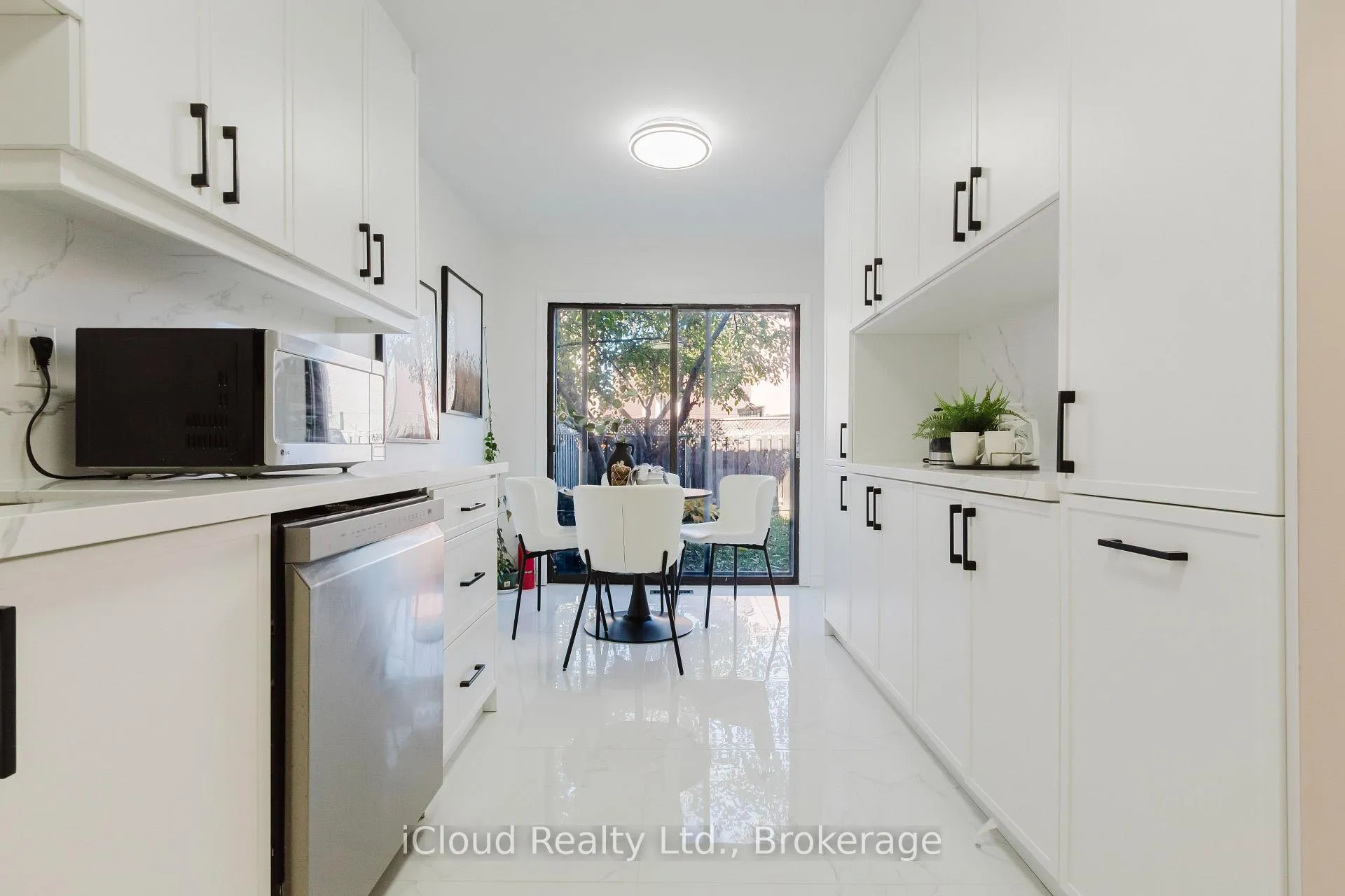 Photo 12 of 19 Goodwood Drive, Markham, Middlefield — HOMEH