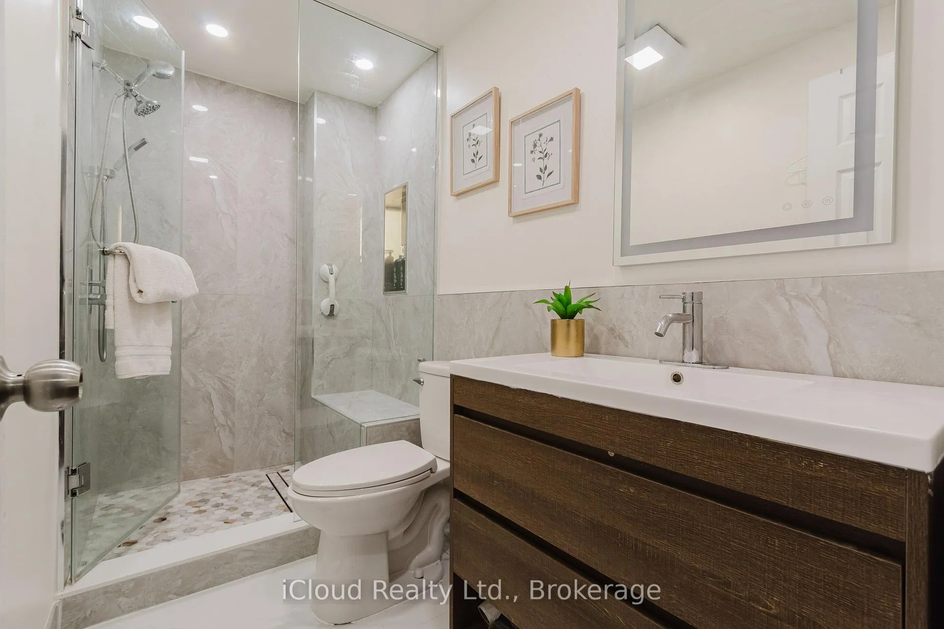Photo 25 of 19 Goodwood Drive, Markham, Middlefield — HOMEH