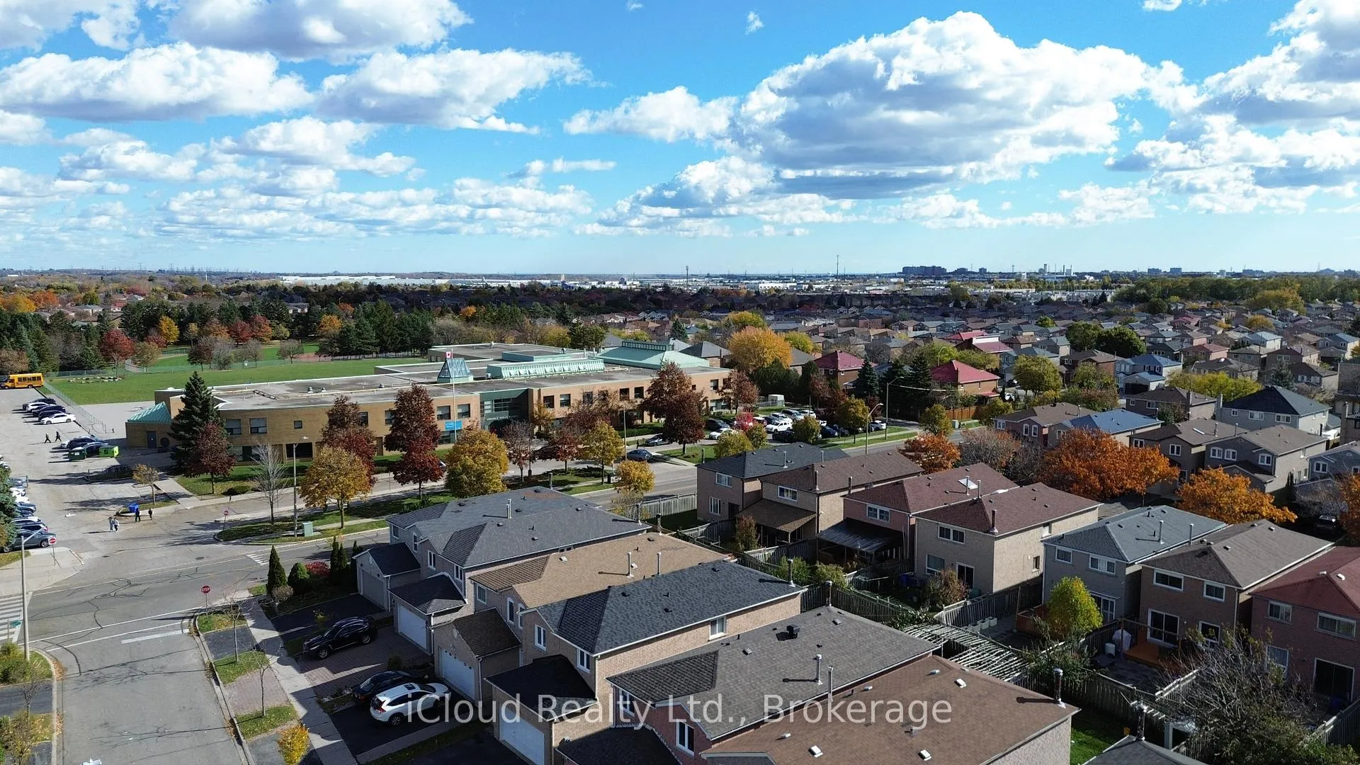 Photo 35 of 19 Goodwood Drive, Markham, Middlefield — HOMEH