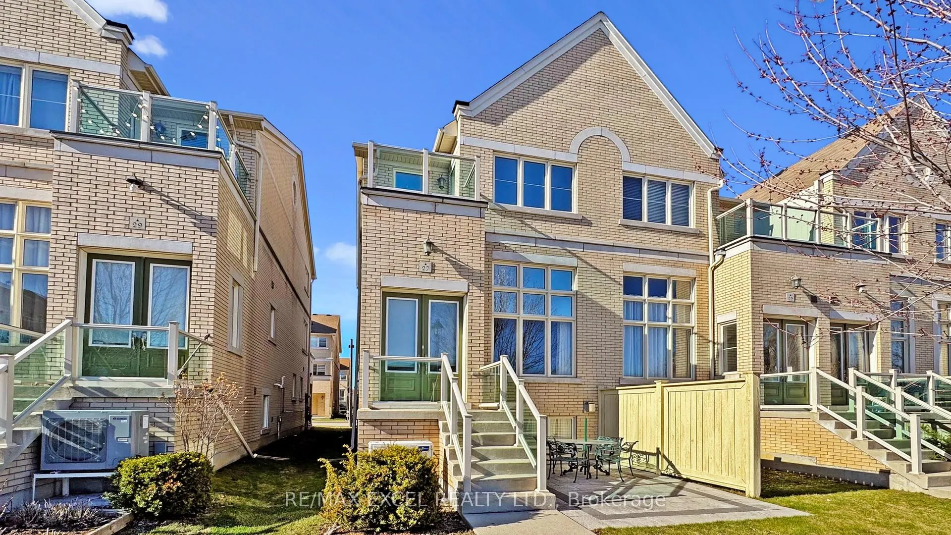 Photo 2 of 27 Maytime Way, Markham, Cathedraltown — HOMEH