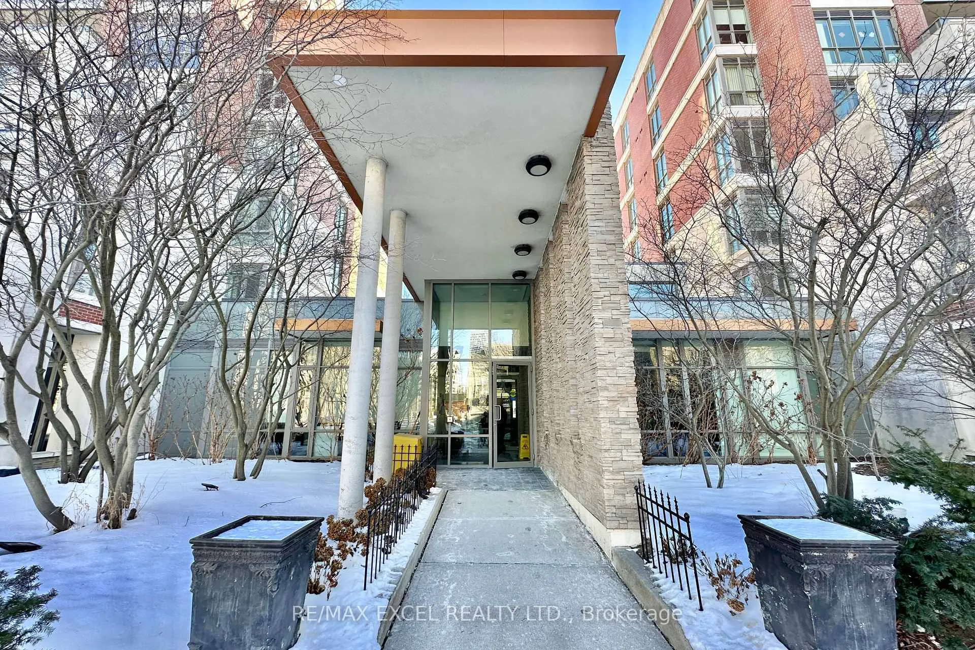 Photo 3 of Unit 316, 57 Upper Duke Crescent, Markham, Unionville — HOMEH