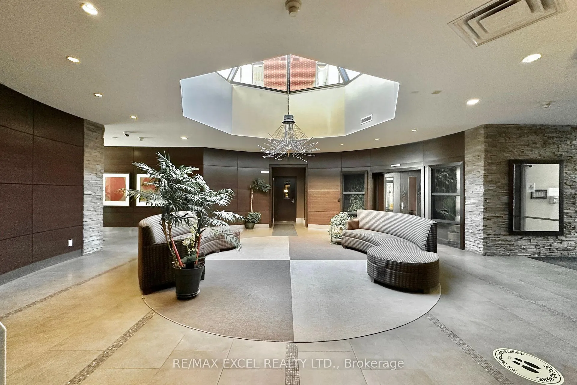 Photo 4 of Unit 316, 57 Upper Duke Crescent, Markham, Unionville — HOMEH
