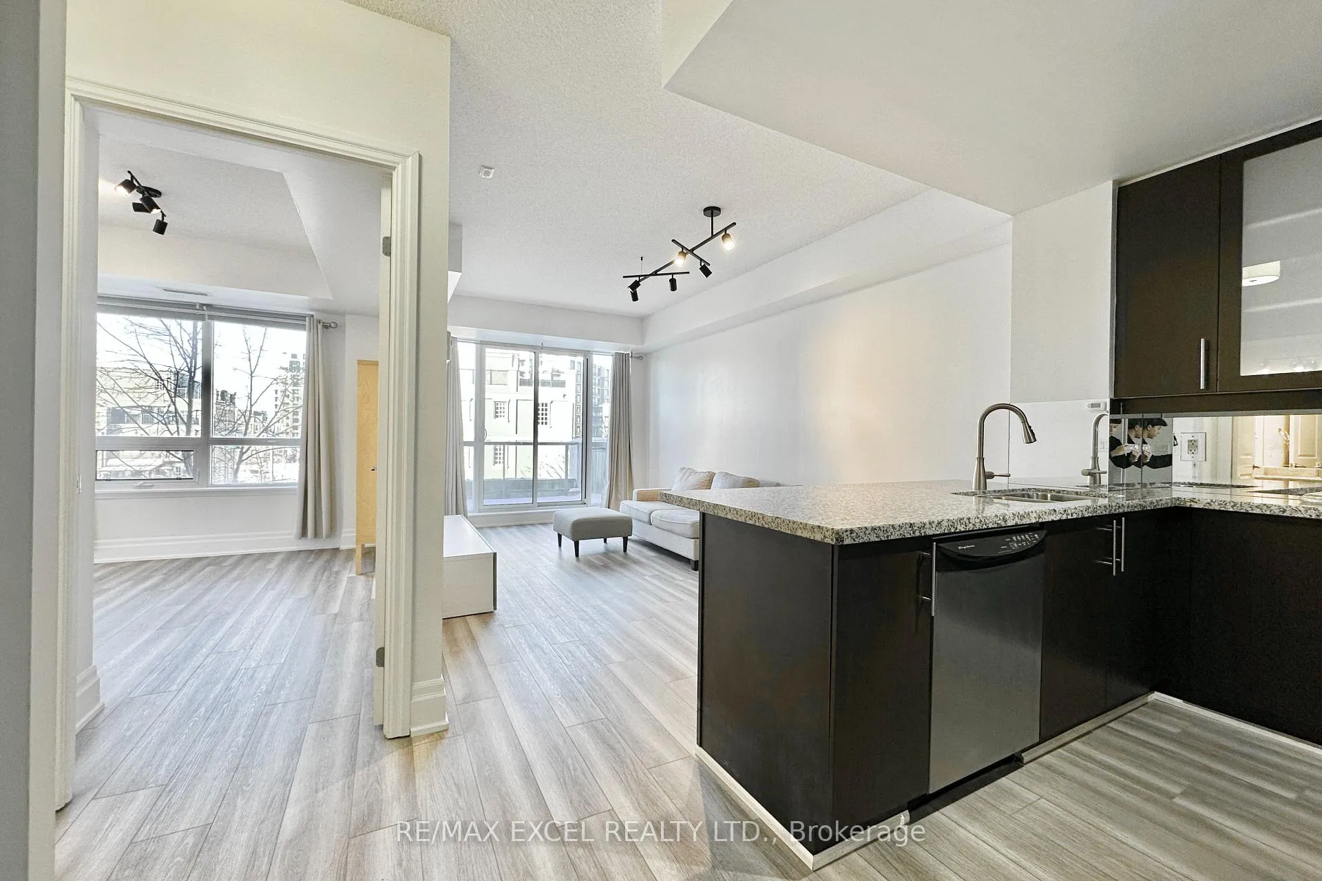Photo 5 of Unit 316, 57 Upper Duke Crescent, Markham, Unionville — HOMEH