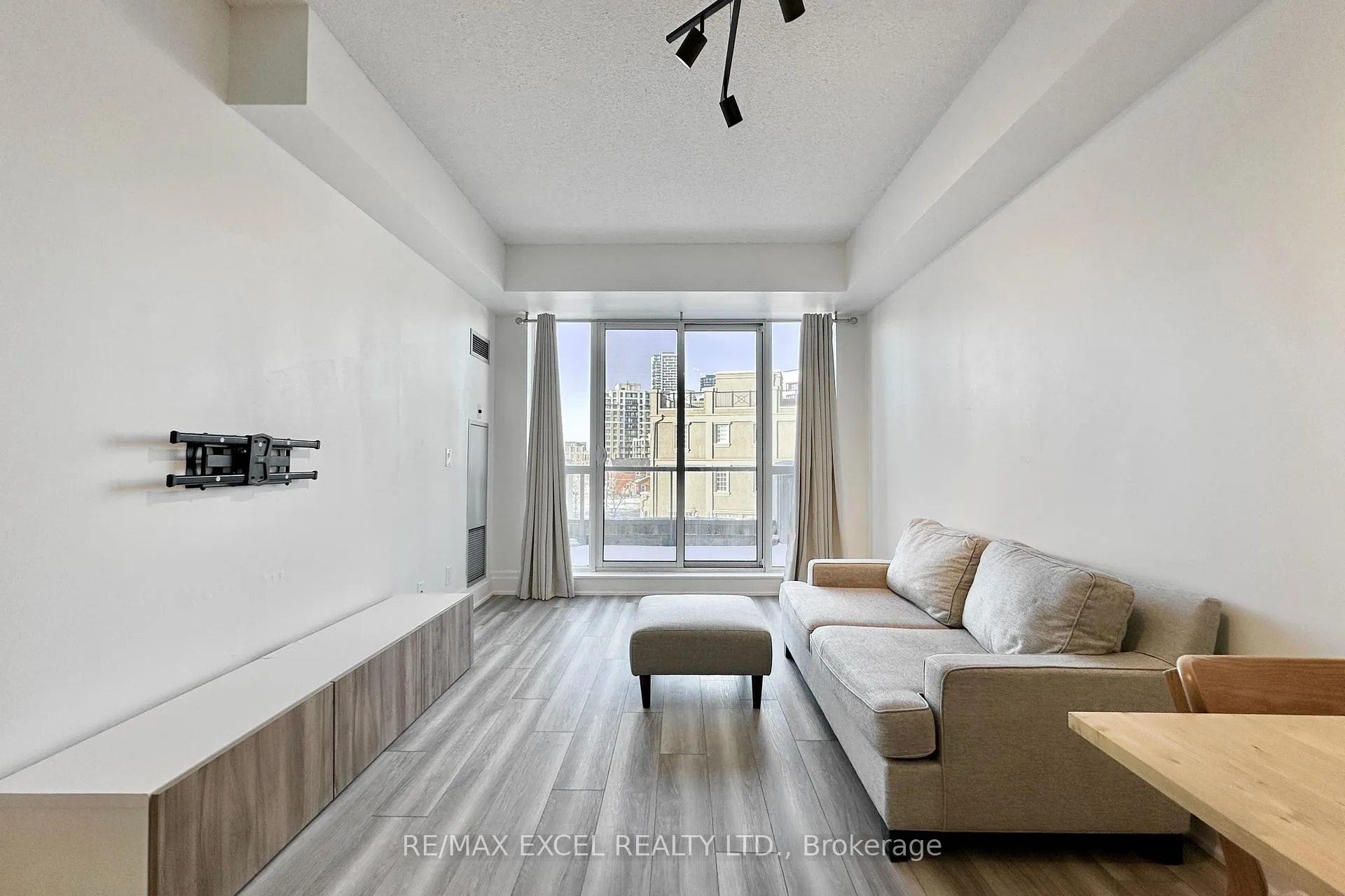 Photo 6 of Unit 316, 57 Upper Duke Crescent, Markham, Unionville — HOMEH