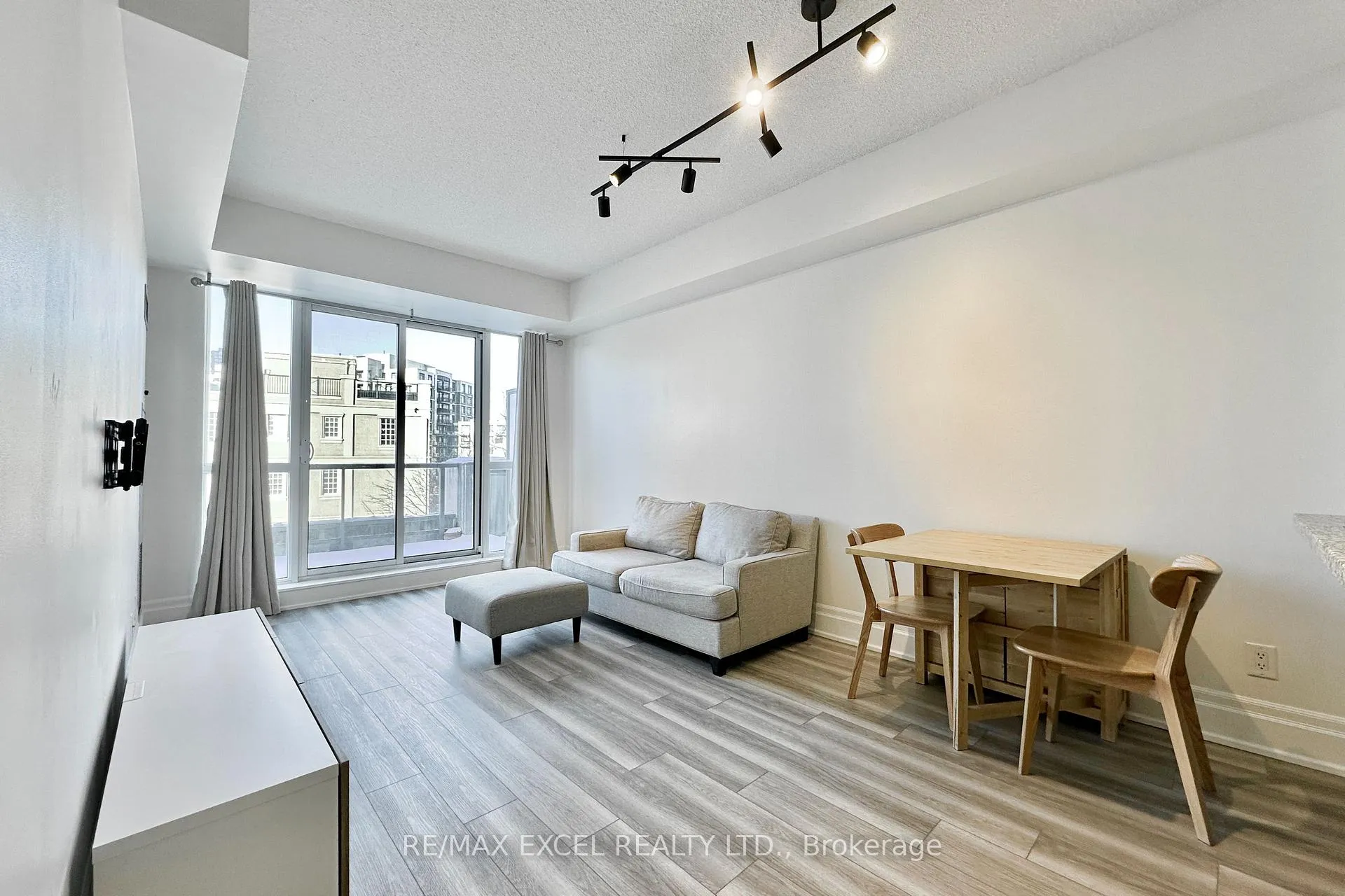 Photo 8 of Unit 316, 57 Upper Duke Crescent, Markham, Unionville — HOMEH