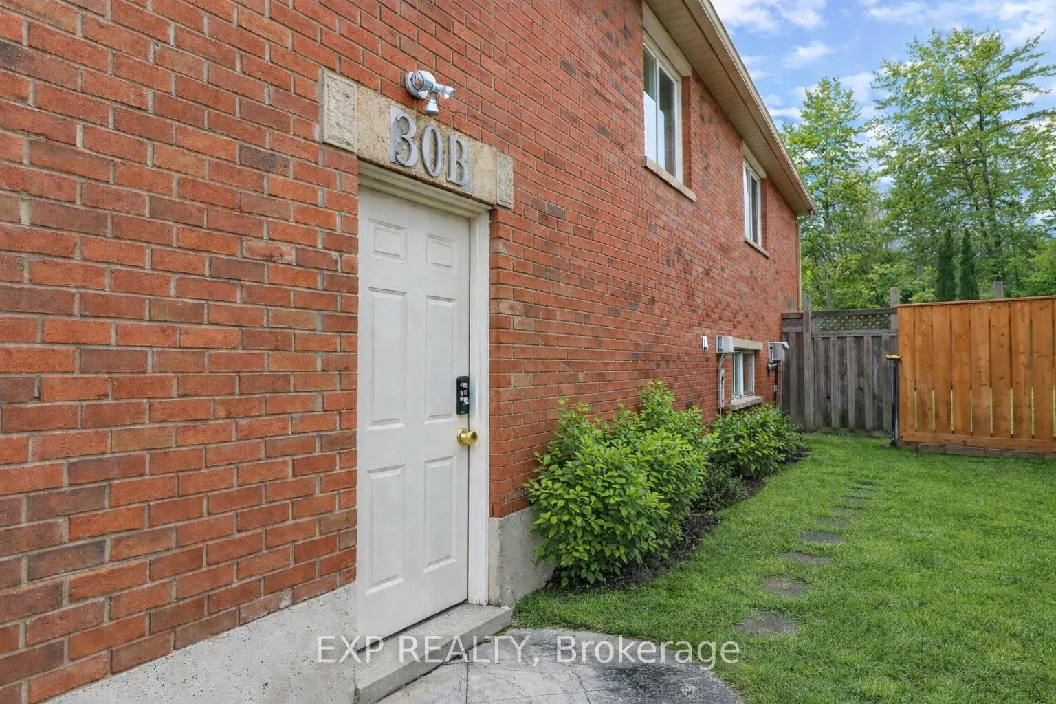 Photo 3 of 30 Cherry Sands Crescent, Wasaga Beach — HOMEH