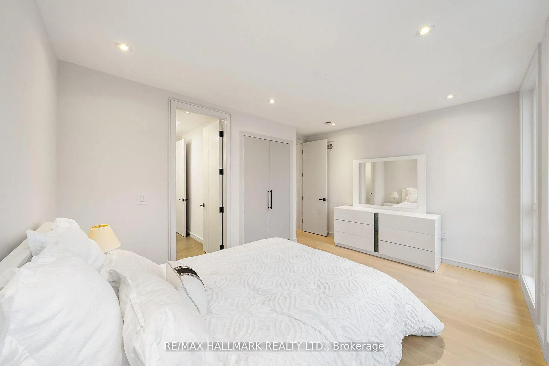 Photo 32 of 167 Parkhurst Boulevard, Toronto, Leaside — HOMEH