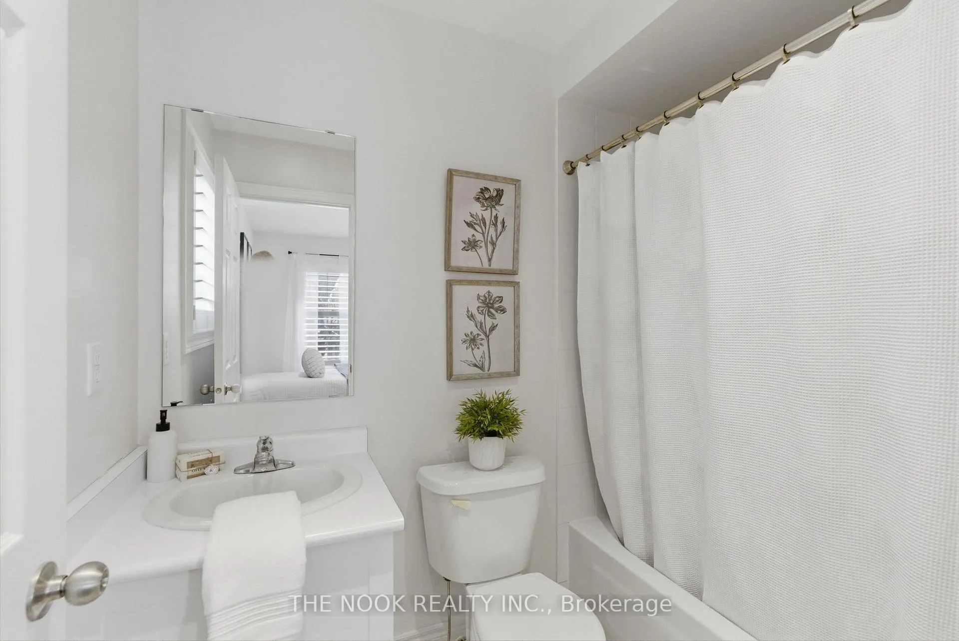 Photo 26 of 52 Gerry Ravary Place, Whitby, Brooklin — HOMEH
