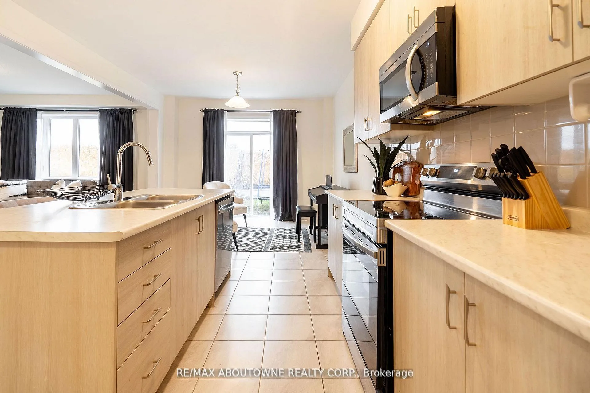 Photo 9 of 57 Monteith Drive, Brantford — HOMEH