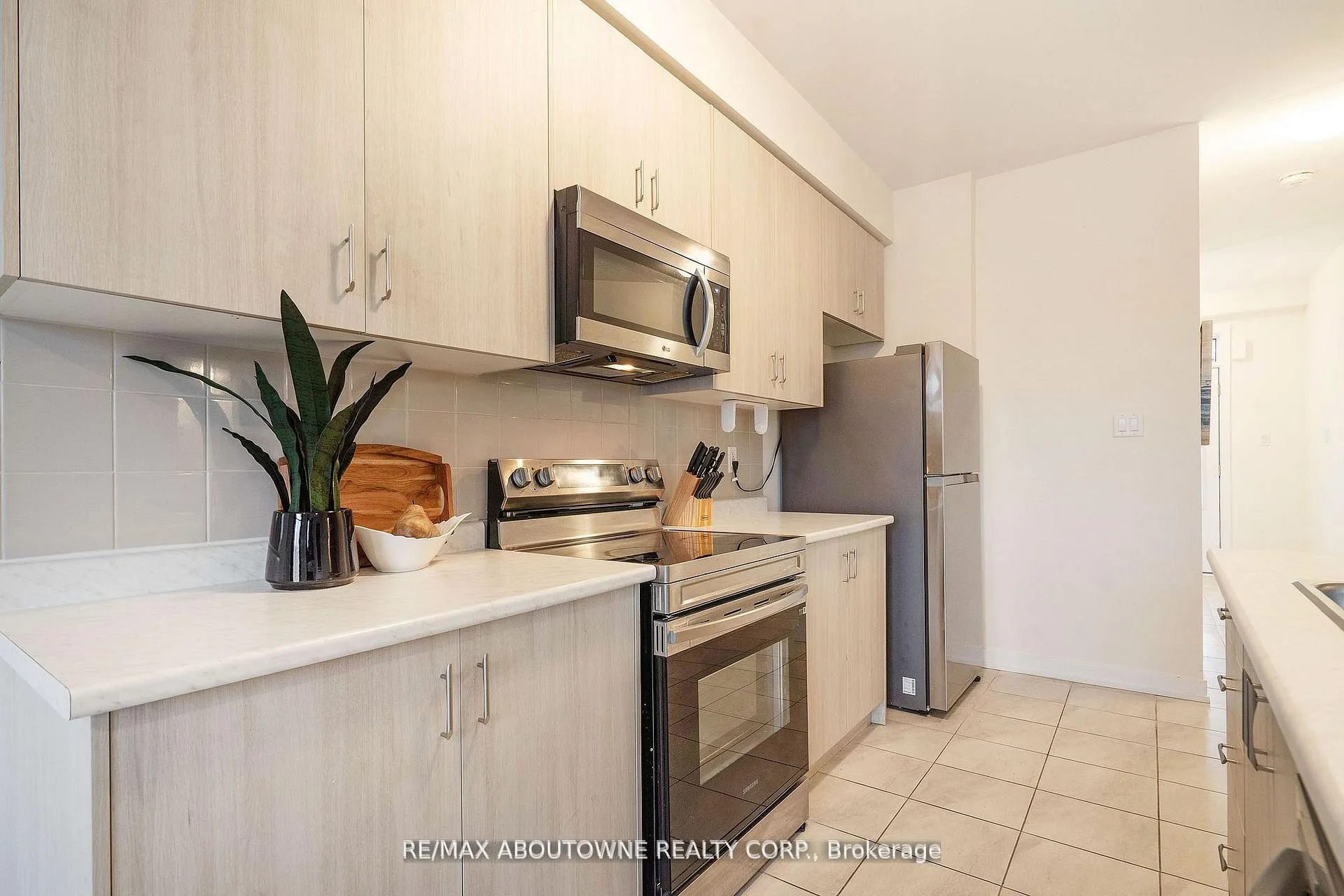 Photo 10 of 57 Monteith Drive, Brantford — HOMEH
