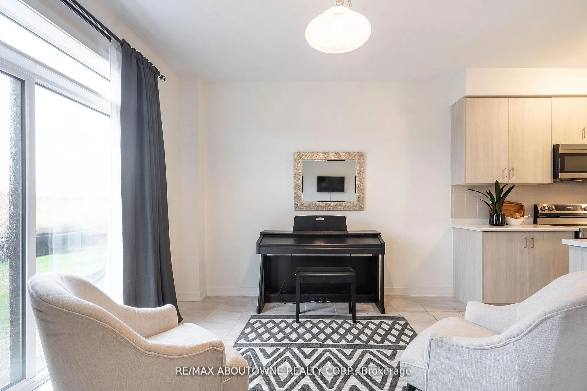 Photo 11 of 57 Monteith Drive, Brantford — HOMEH