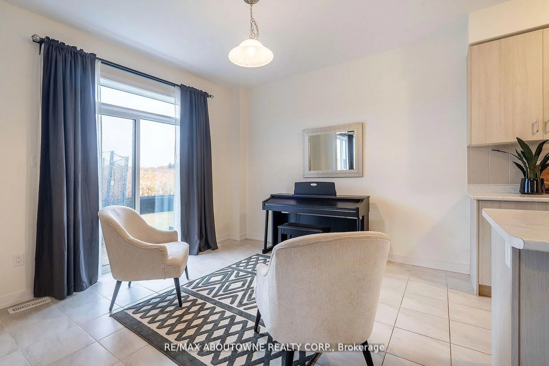 Photo 13 of 57 Monteith Drive, Brantford — HOMEH
