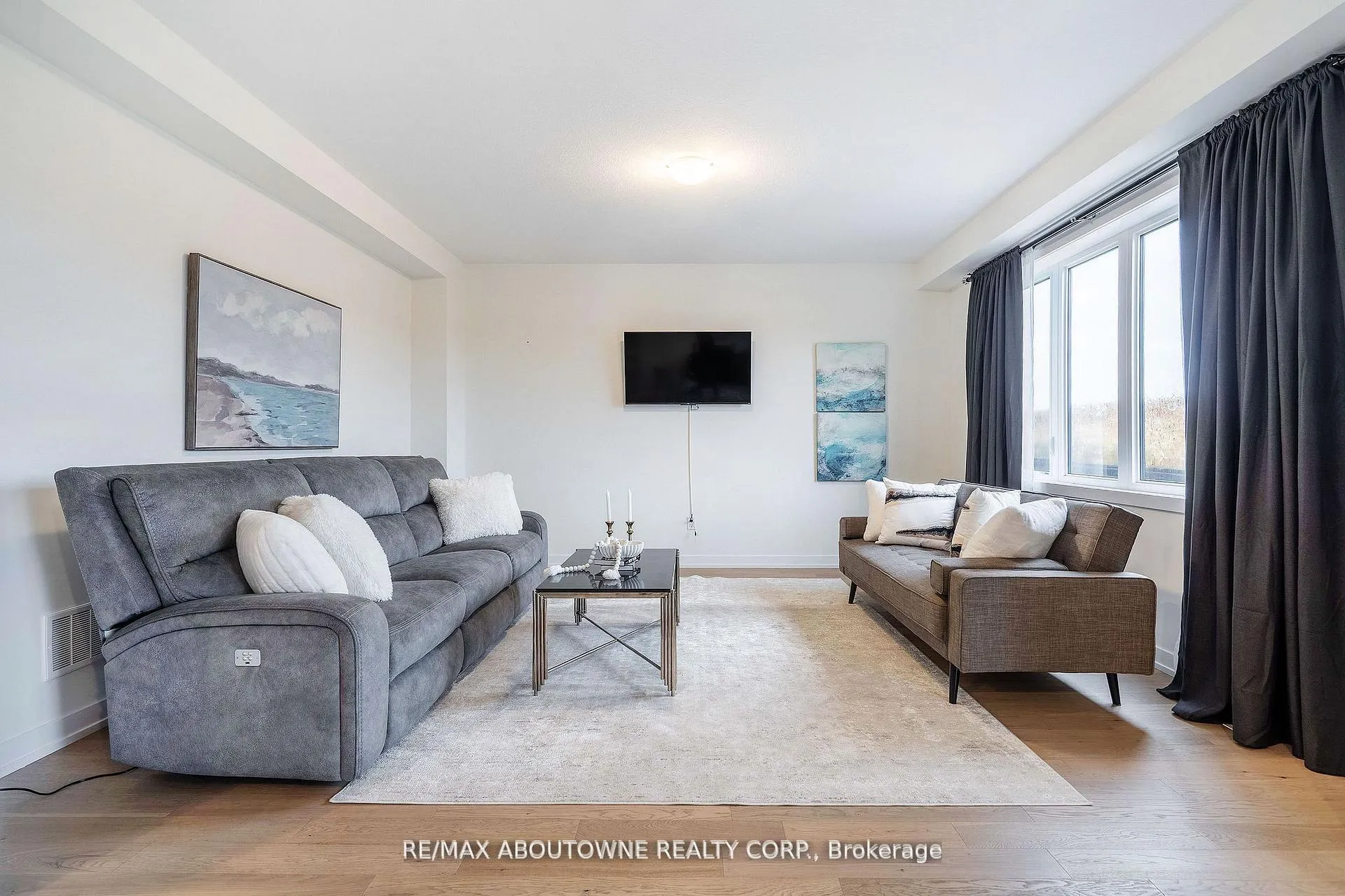 Photo 15 of 57 Monteith Drive, Brantford — HOMEH