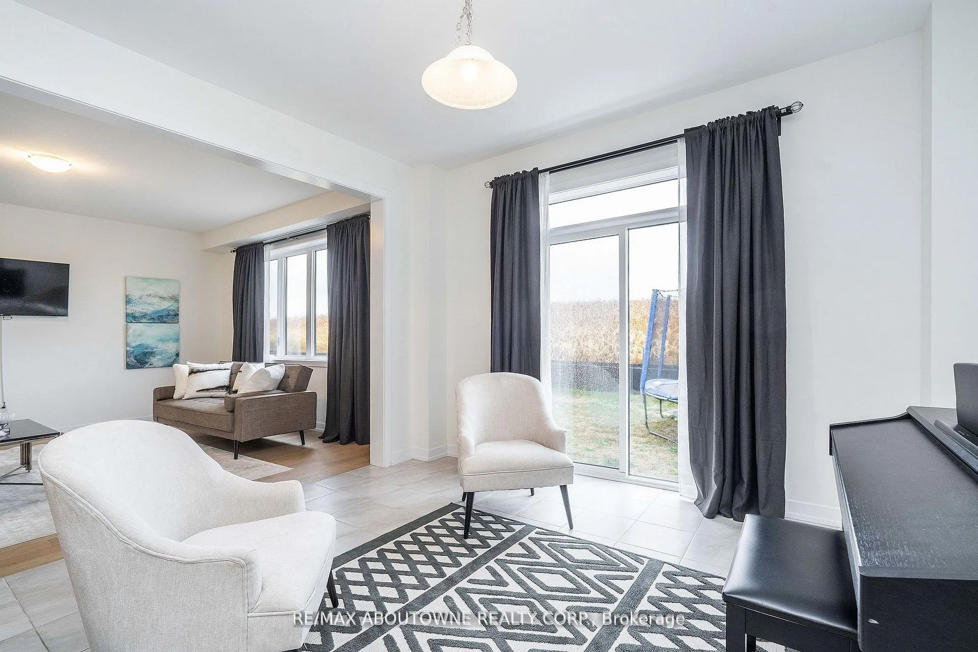 Photo 17 of 57 Monteith Drive, Brantford — HOMEH