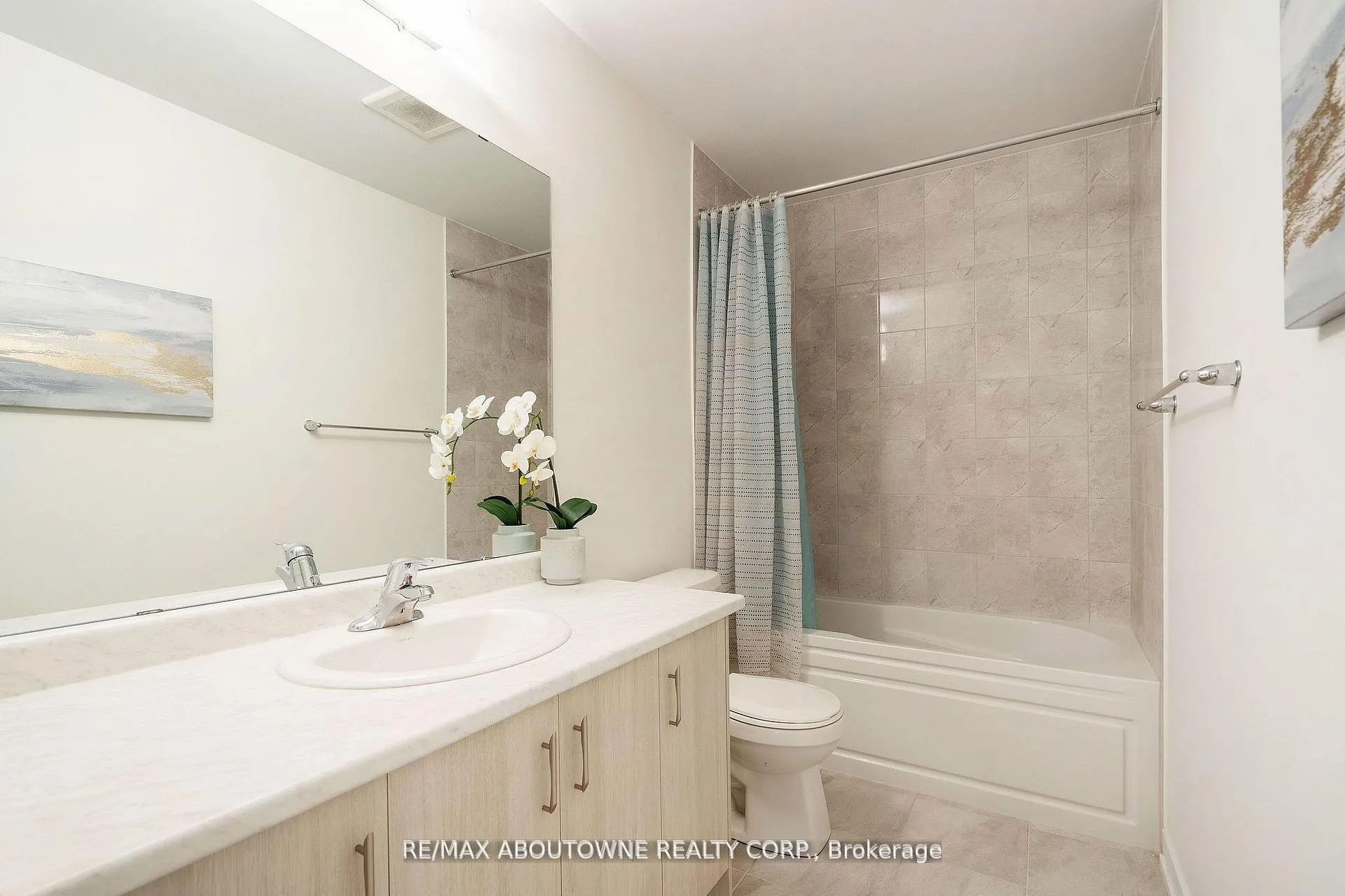 Photo 27 of 57 Monteith Drive, Brantford — HOMEH