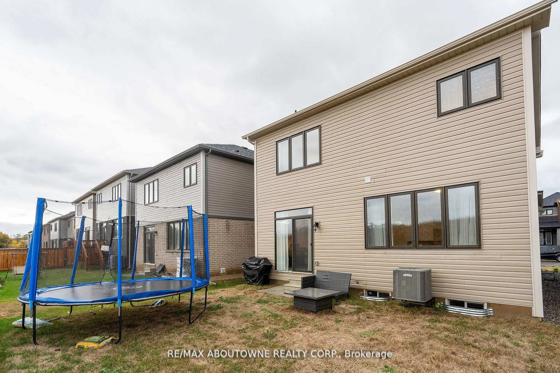Photo 39 of 57 Monteith Drive, Brantford — HOMEH