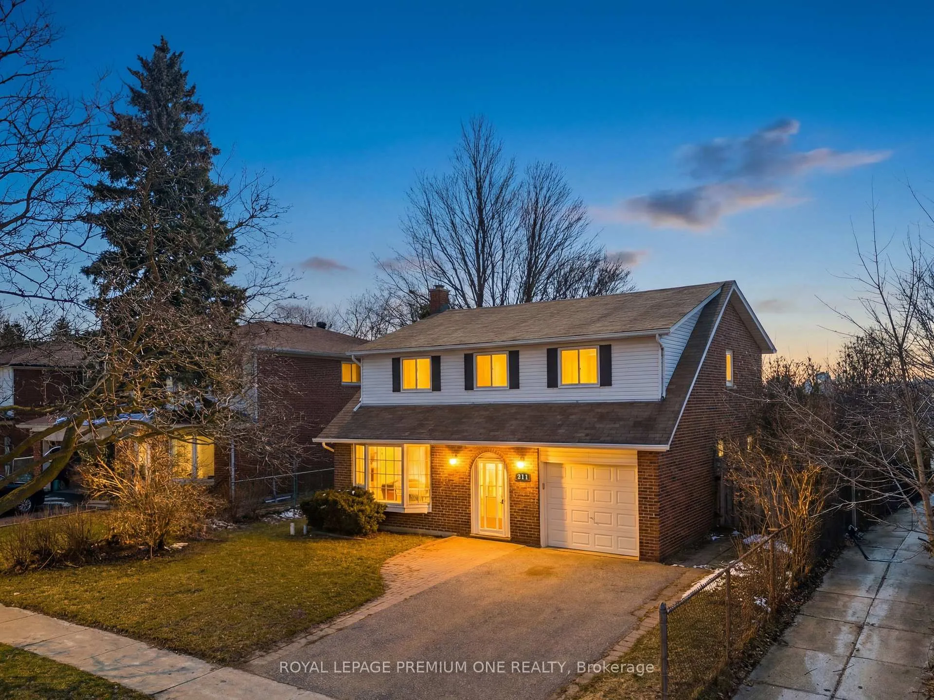 Photo 1 of 211 Chartland Boulevard S, Scarborough, Agincourt North — HOMEH