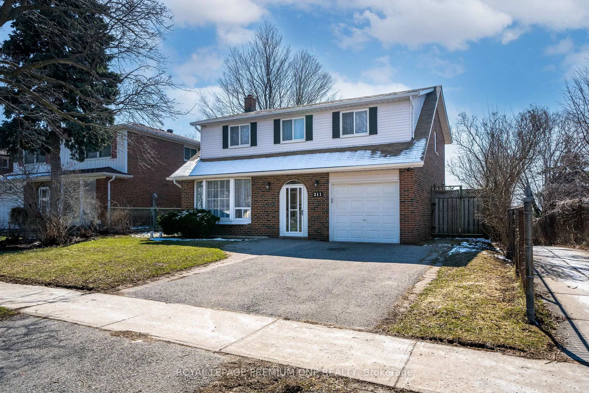 Photo 3 of 211 Chartland Boulevard S, Scarborough, Agincourt North — HOMEH