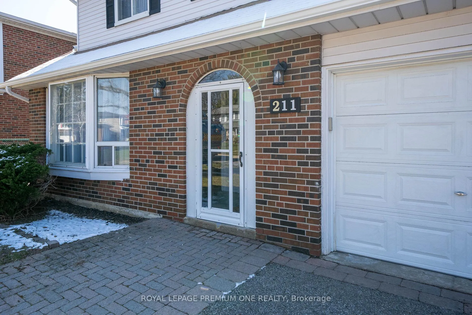 Photo 4 of 211 Chartland Boulevard S, Scarborough, Agincourt North — HOMEH