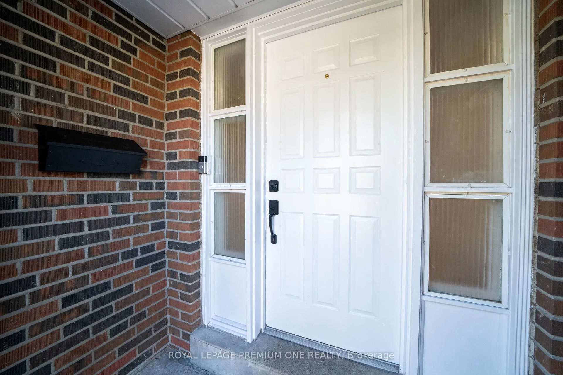 Photo 5 of 211 Chartland Boulevard S, Scarborough, Agincourt North — HOMEH