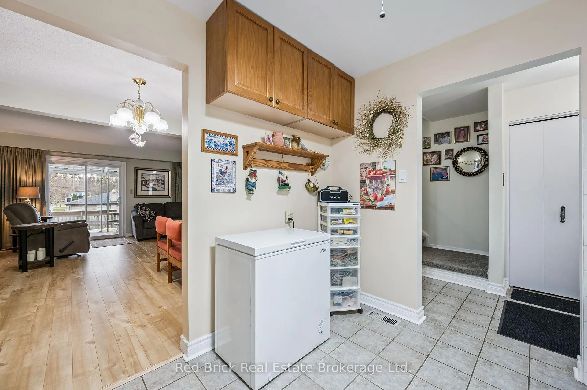 Photo 9 of 53 Shadeland Crescent, Kitchener — HOMEH