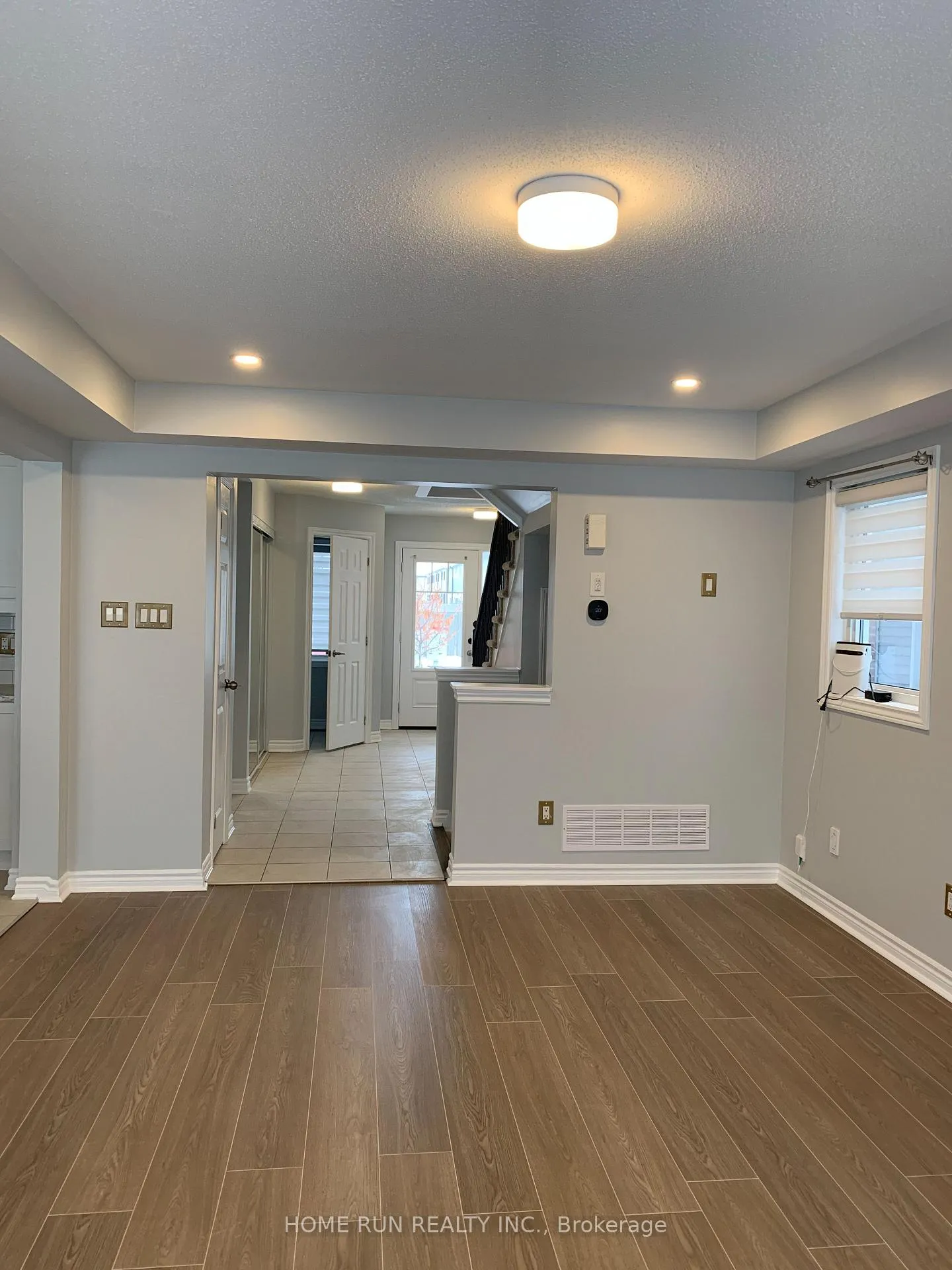 Photo 4 of 1013 Apolune Street, Ottawa, Barrhaven - Half Moon Bay — HOMEH