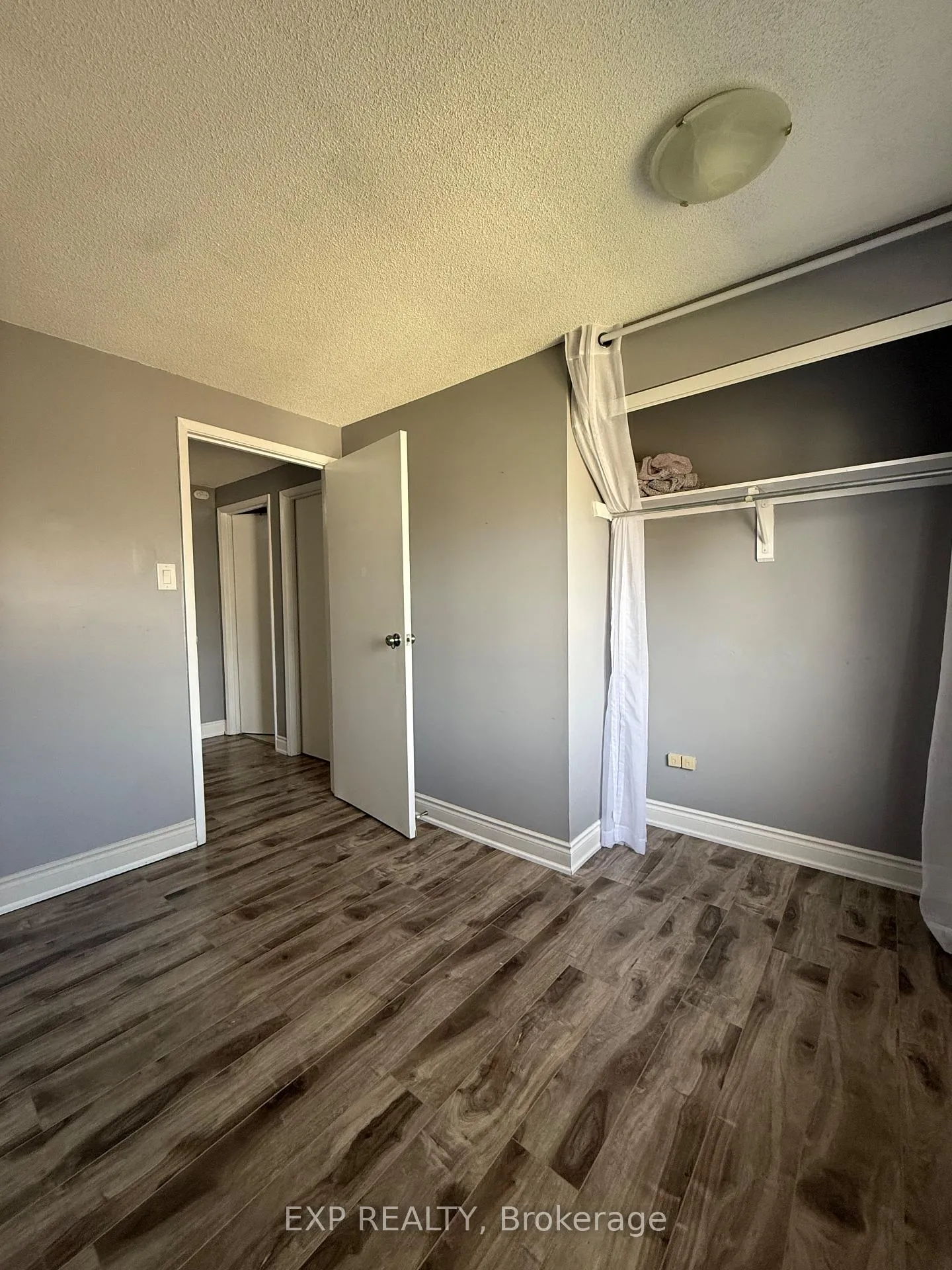 Photo 8 of Unit 6, 255 Northlake Drive, Waterloo, North Lakeshore — HOMEH