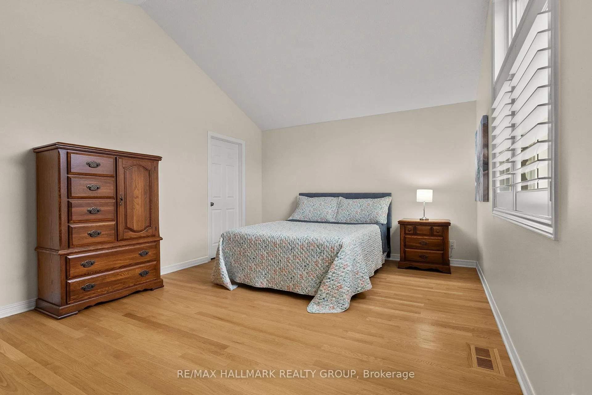 Photo 19 of 38 North Harrow Drive, Ottawa, Barrhaven - Longfields — HOMEH
