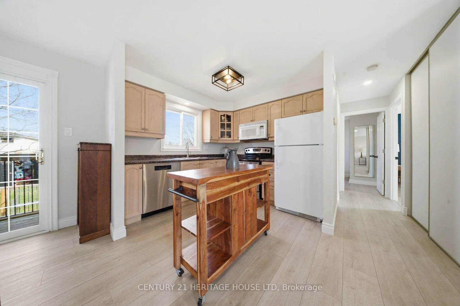 Photo 8 of 27 Jasper Street, Brantford — HOMEH