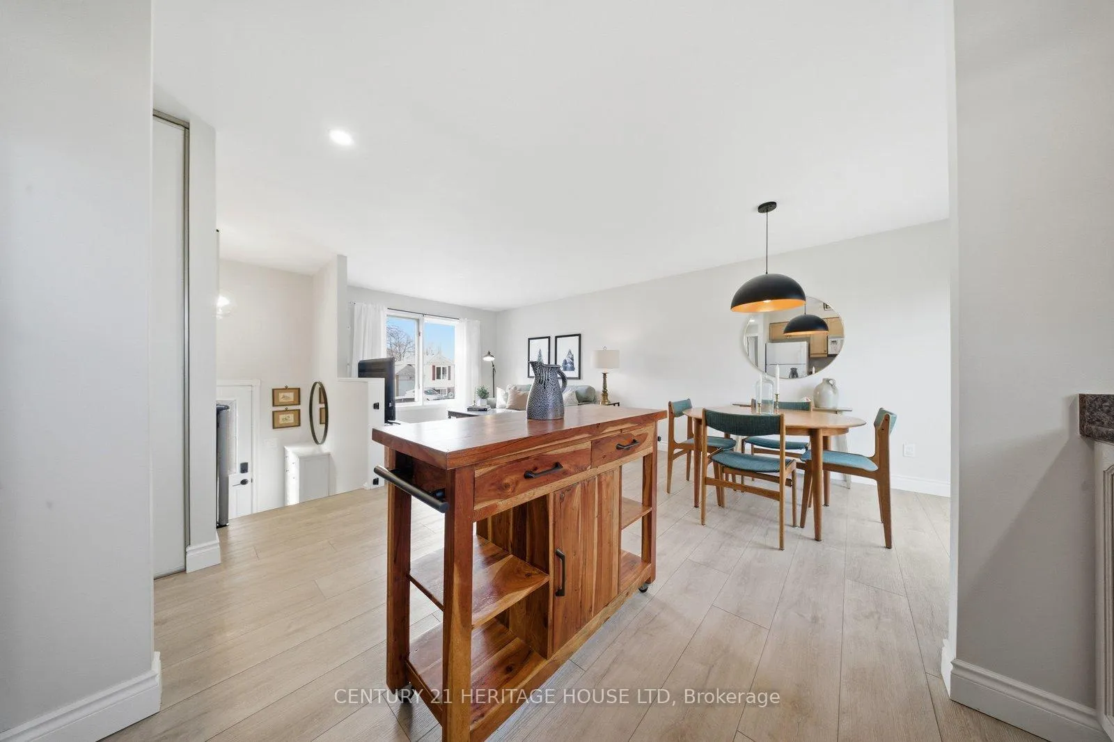 Photo 10 of 27 Jasper Street, Brantford — HOMEH
