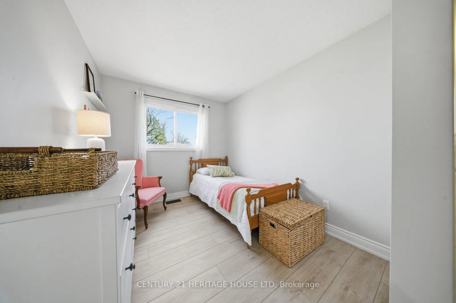 Photo 15 of 27 Jasper Street, Brantford — HOMEH