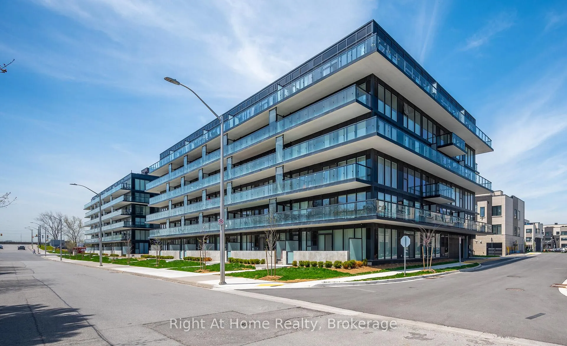 Photo 2 of Unit B426, 1119 Cooke Boulevard, Burlington, LaSalle — HOMEH