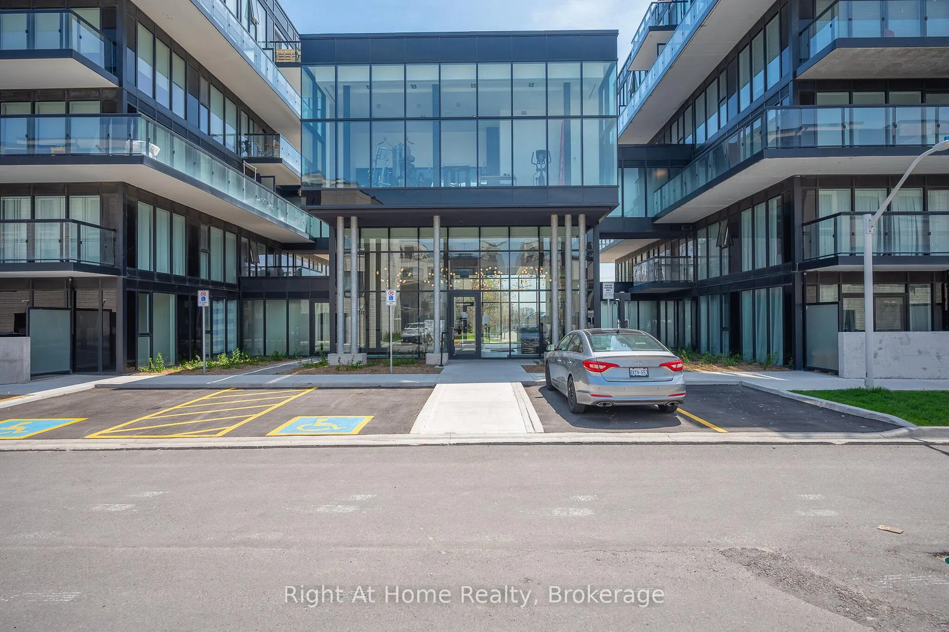 Photo 3 of Unit B426, 1119 Cooke Boulevard, Burlington, LaSalle — HOMEH