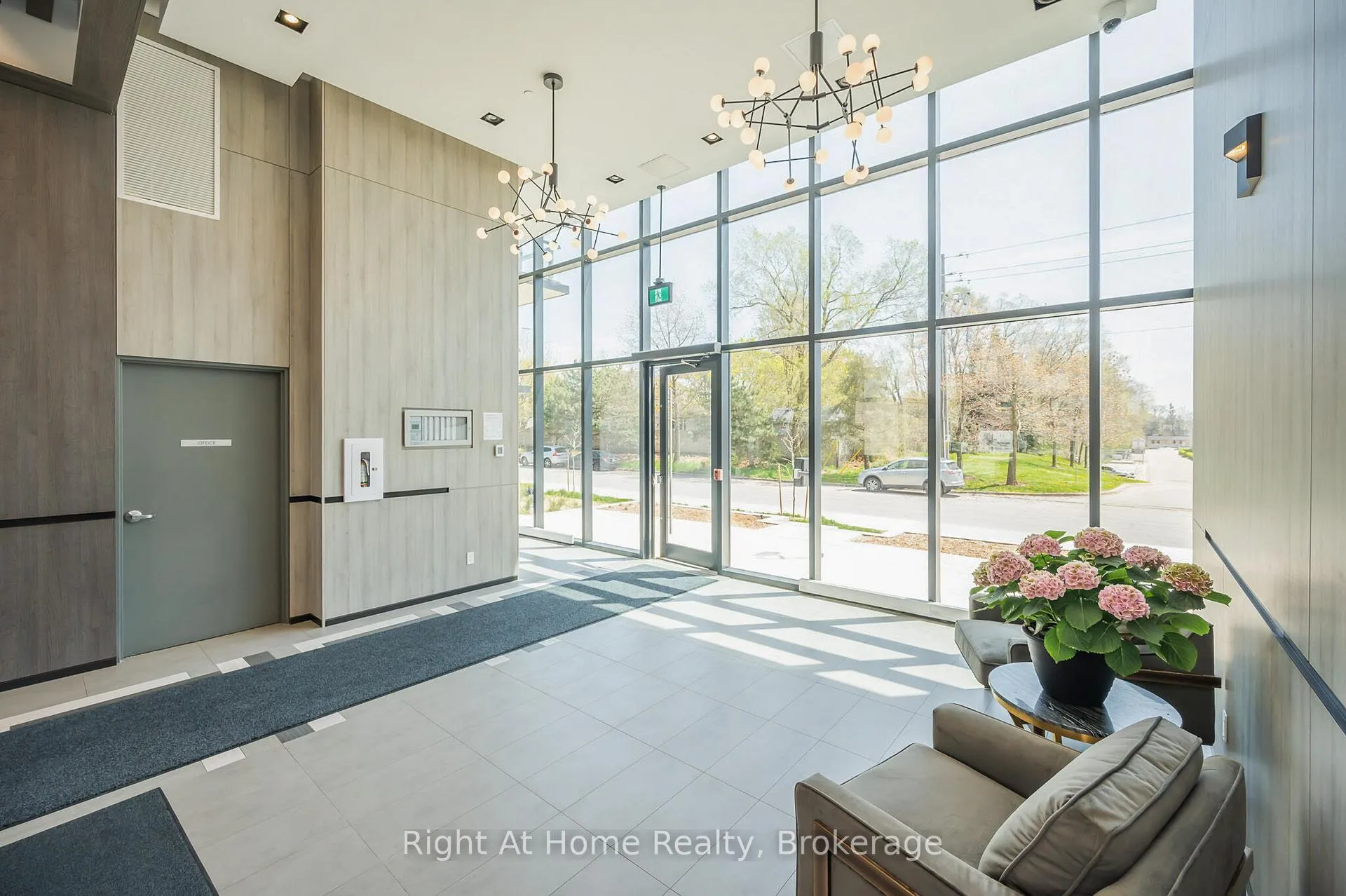 Photo 7 of Unit B426, 1119 Cooke Boulevard, Burlington, LaSalle — HOMEH