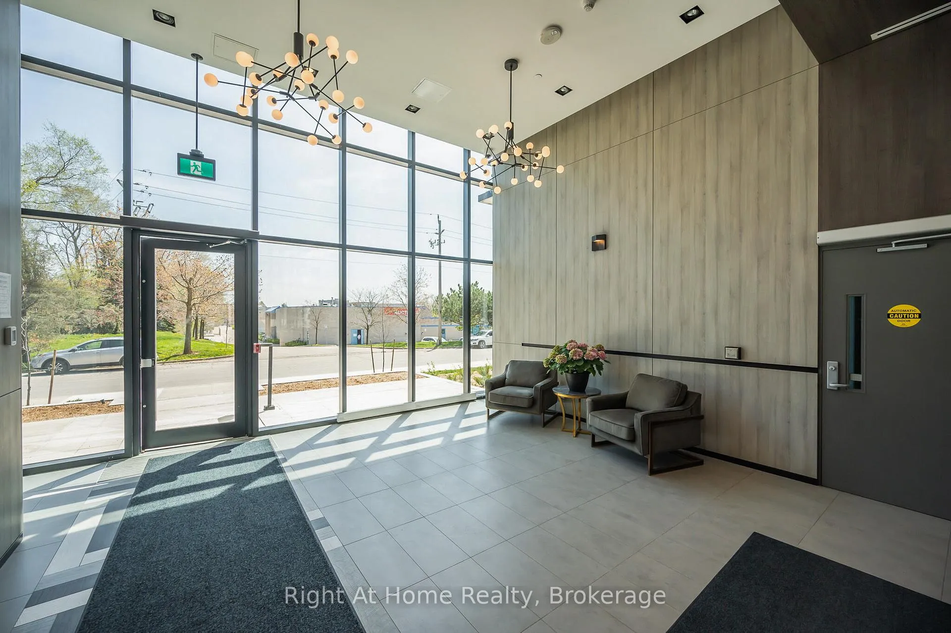 Photo 8 of Unit B426, 1119 Cooke Boulevard, Burlington, LaSalle — HOMEH